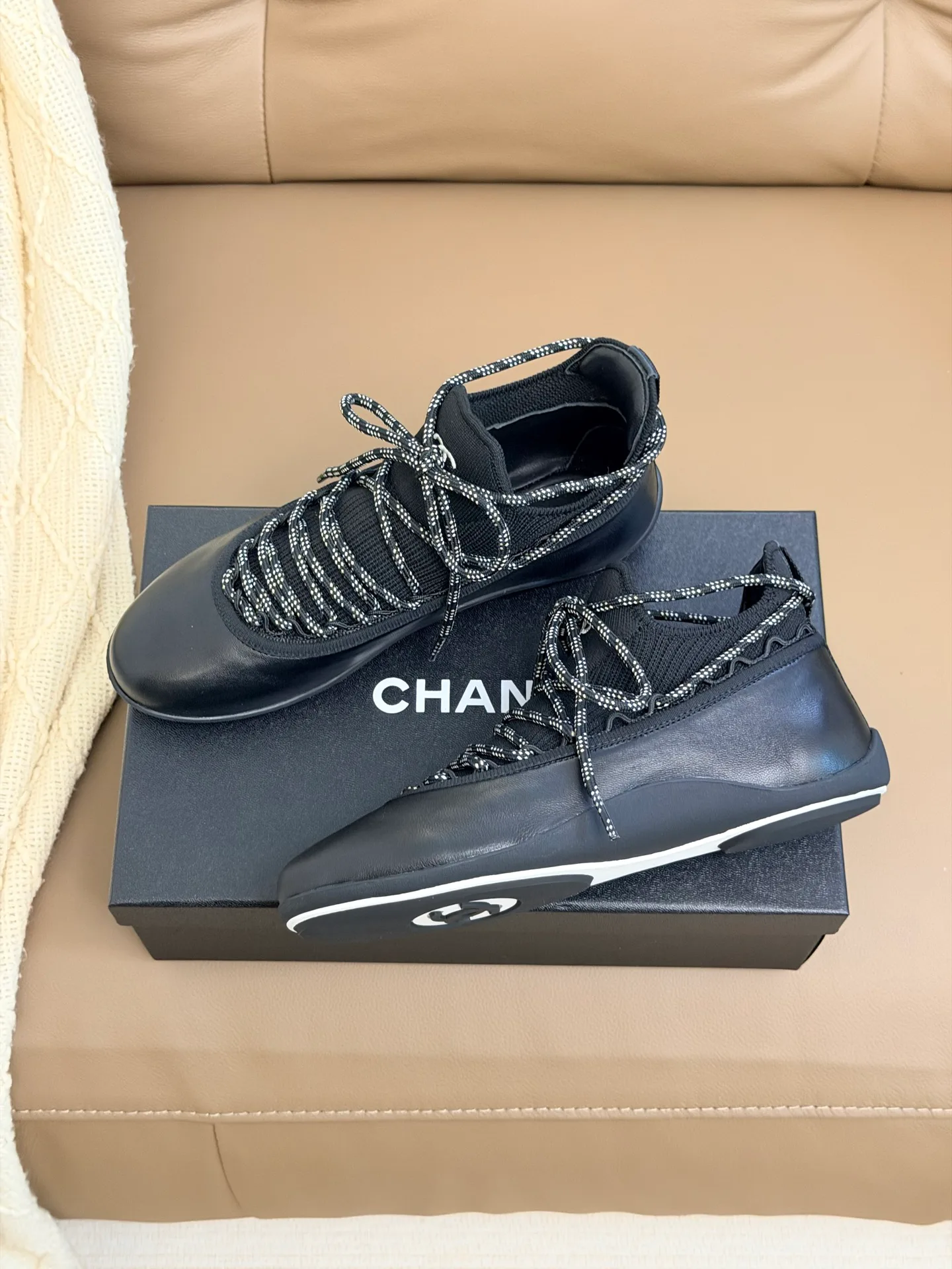 Кроссовки Женские Chanel 17510618