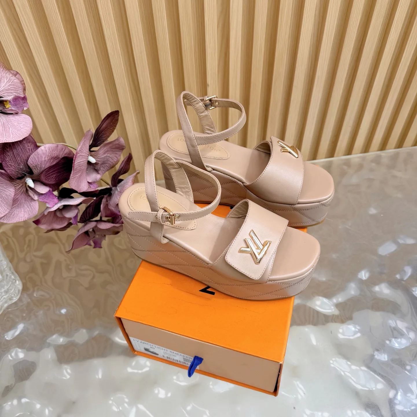 Босоножки Женские Louis Vuitton 12859237