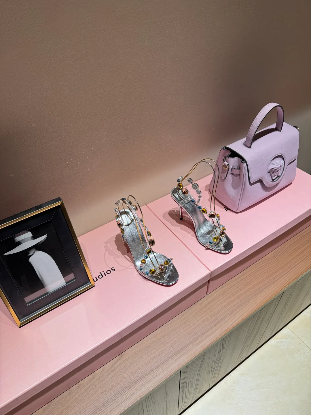 Босоножки Женские Christian Louboutin 5737632