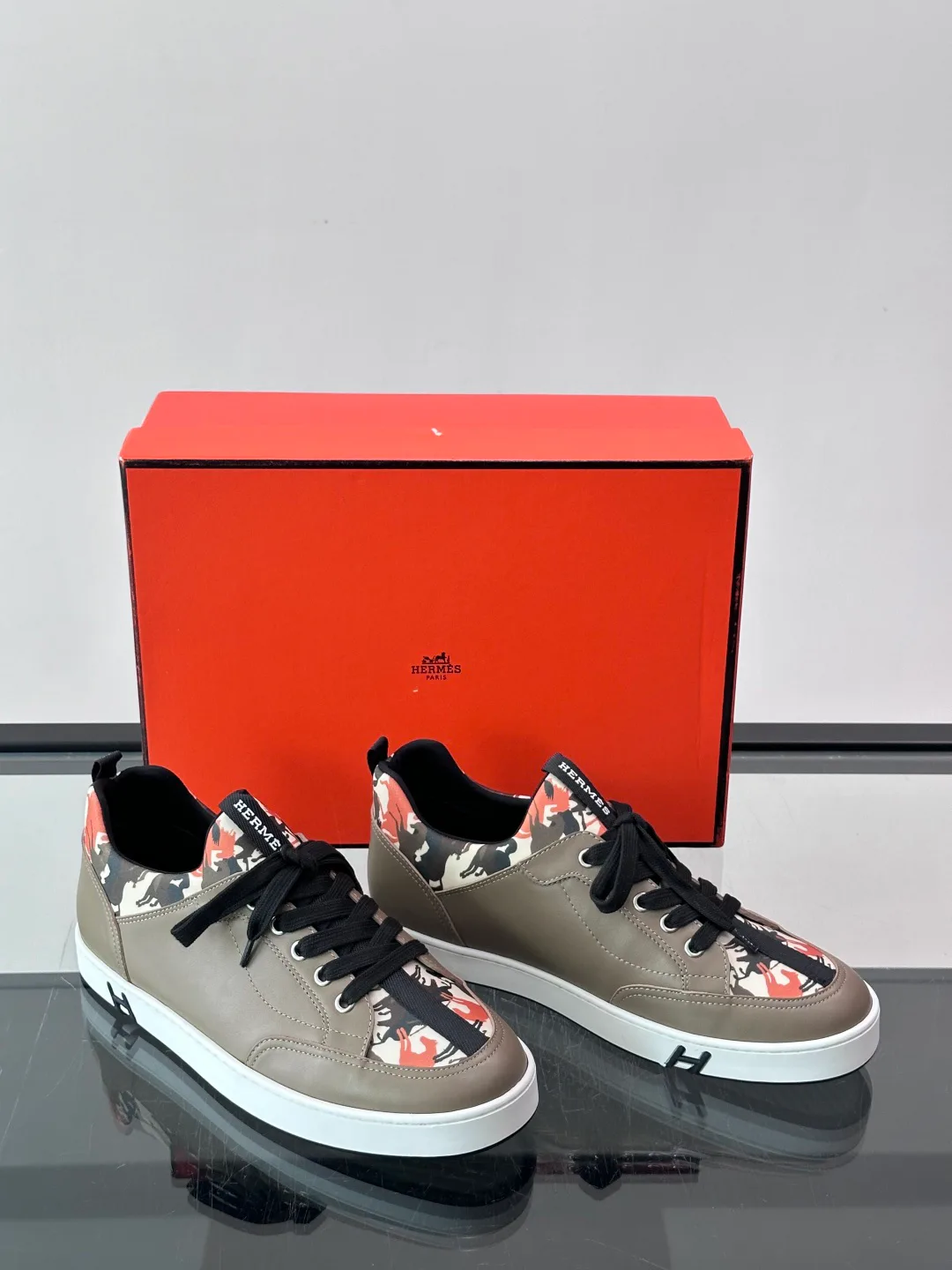 Кроссовки Женские Hermes 17649856