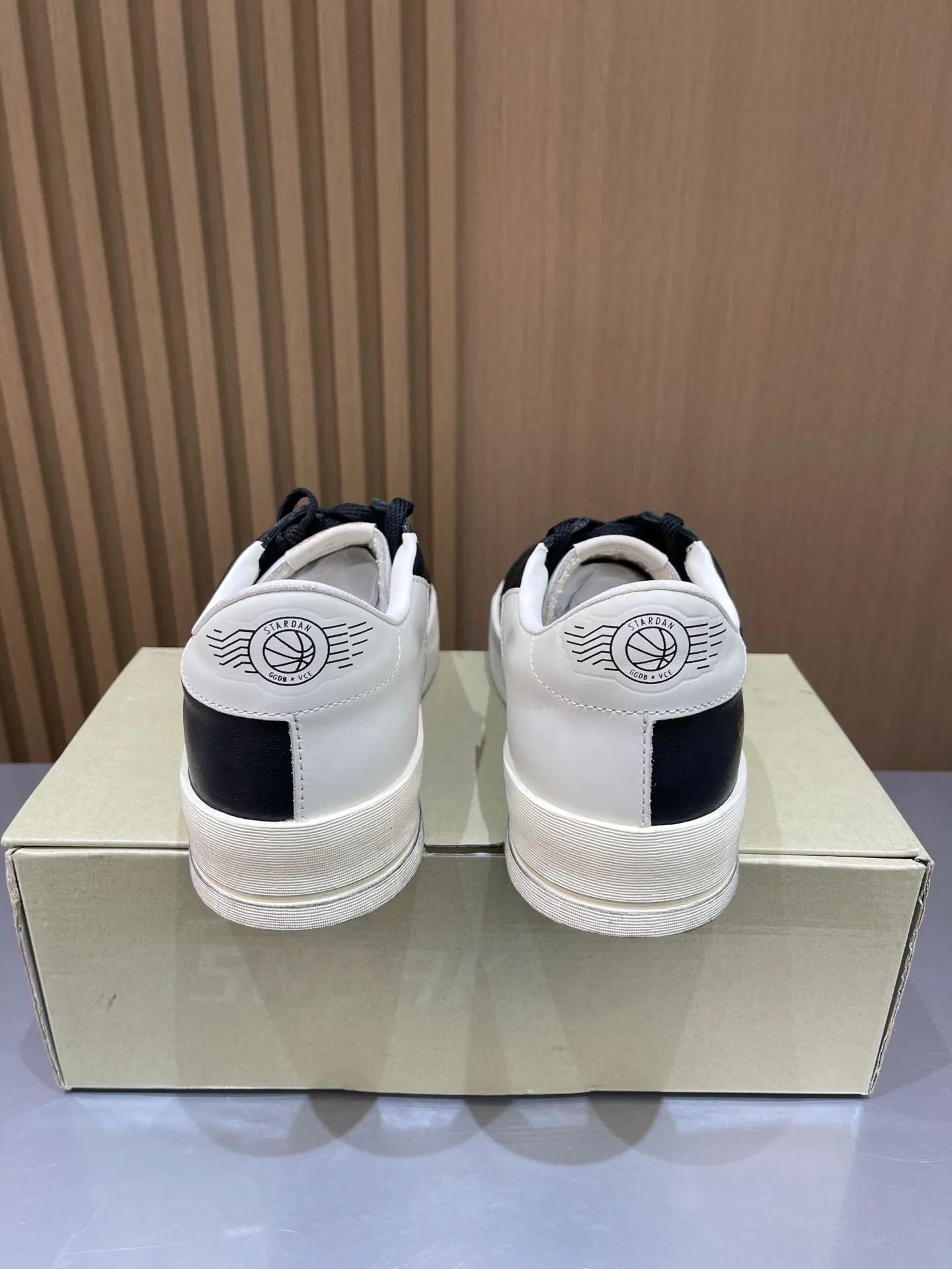 Кроссовки Женские Golden Goose 19466426