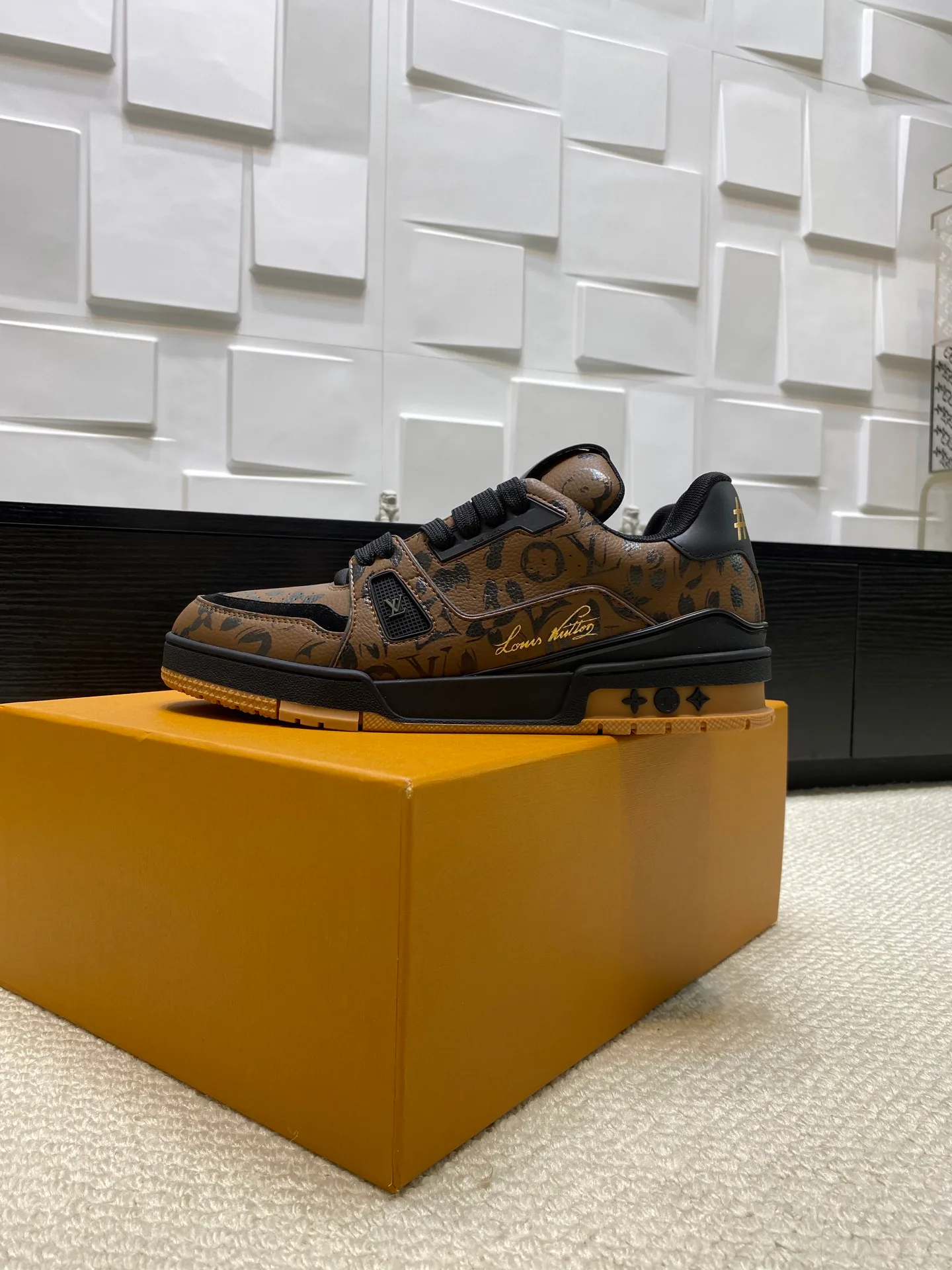 Кроссовки Мужские Louis Vuitton 11437261