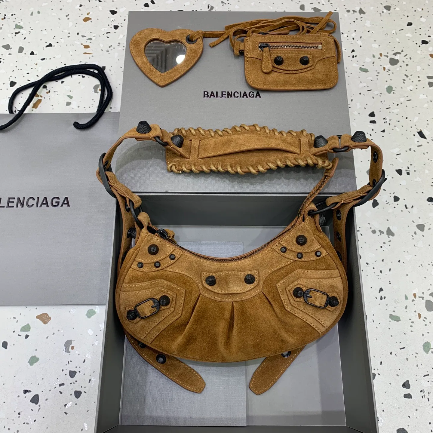 Сумки На Ремне Женские Balenciaga 12600653