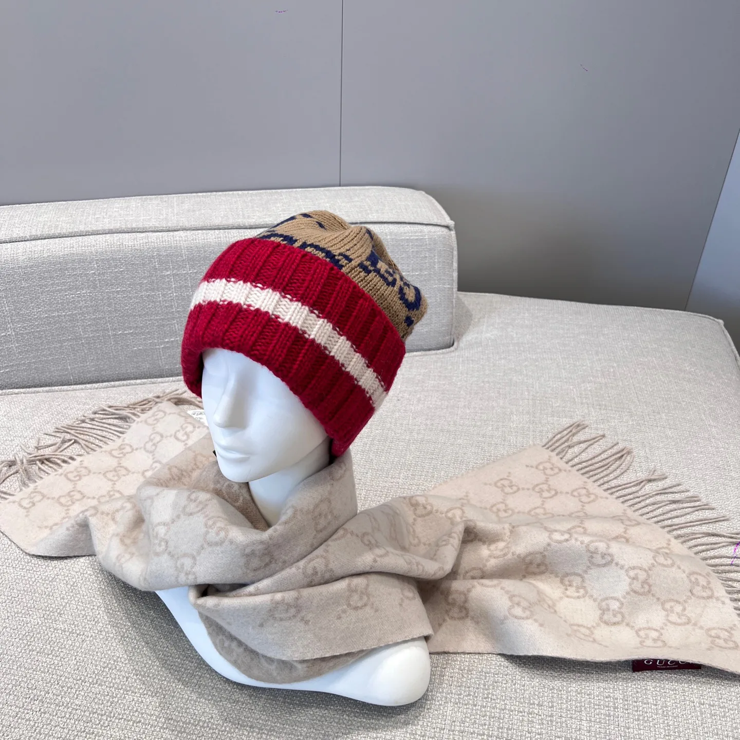 Шарфы Gucci 562897