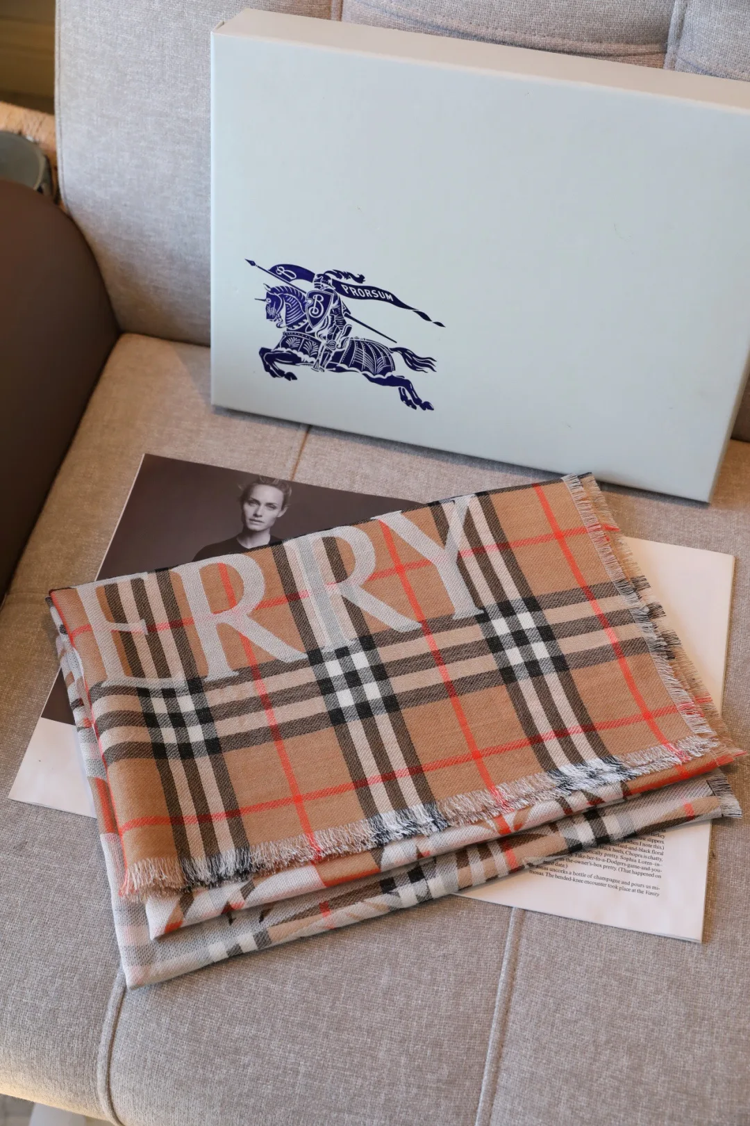 Шарфы Burberry 18618616