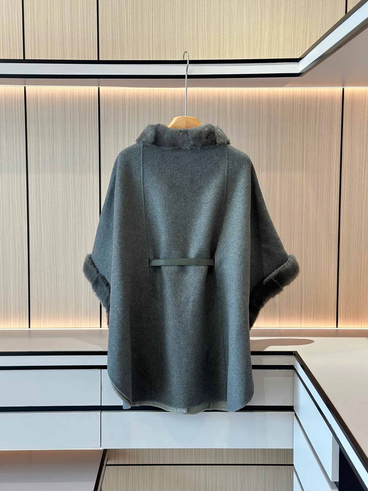 Пальто Женские Loro Piana 18197606