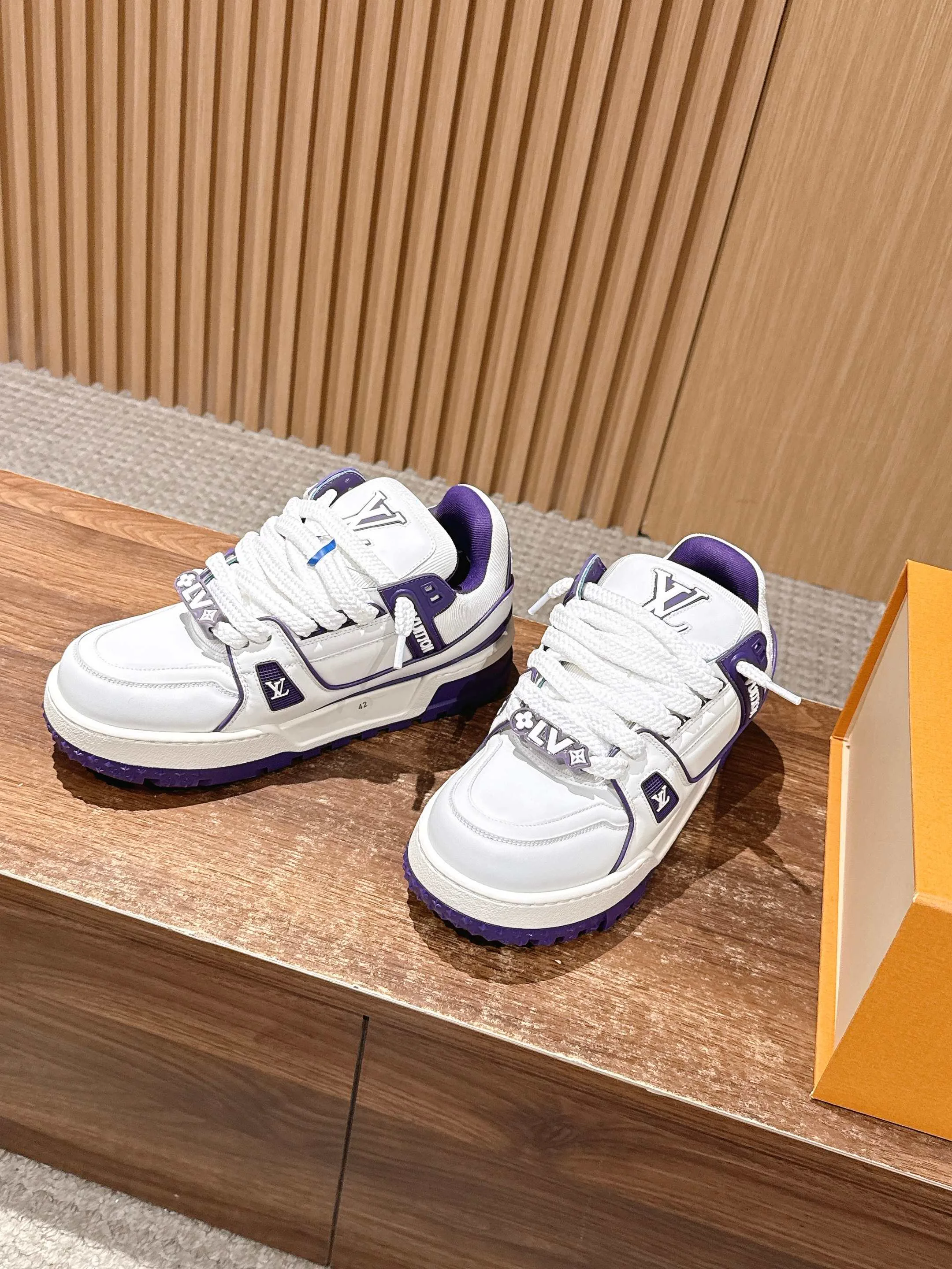 Кроссовки Женские Louis Vuitton 4269604