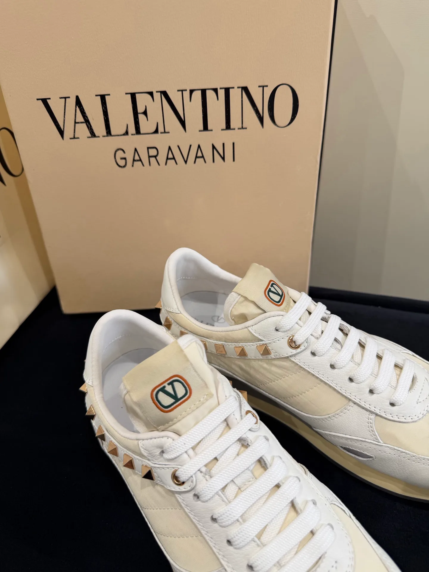 Кроссовки Женские Valentino 18420825