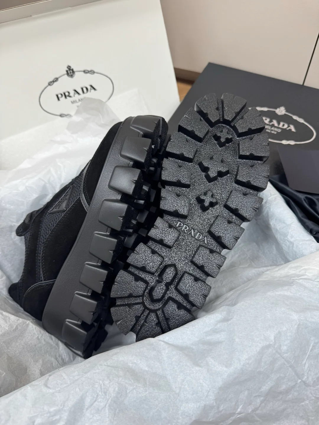 Кроссовки Женские Prada 18554590