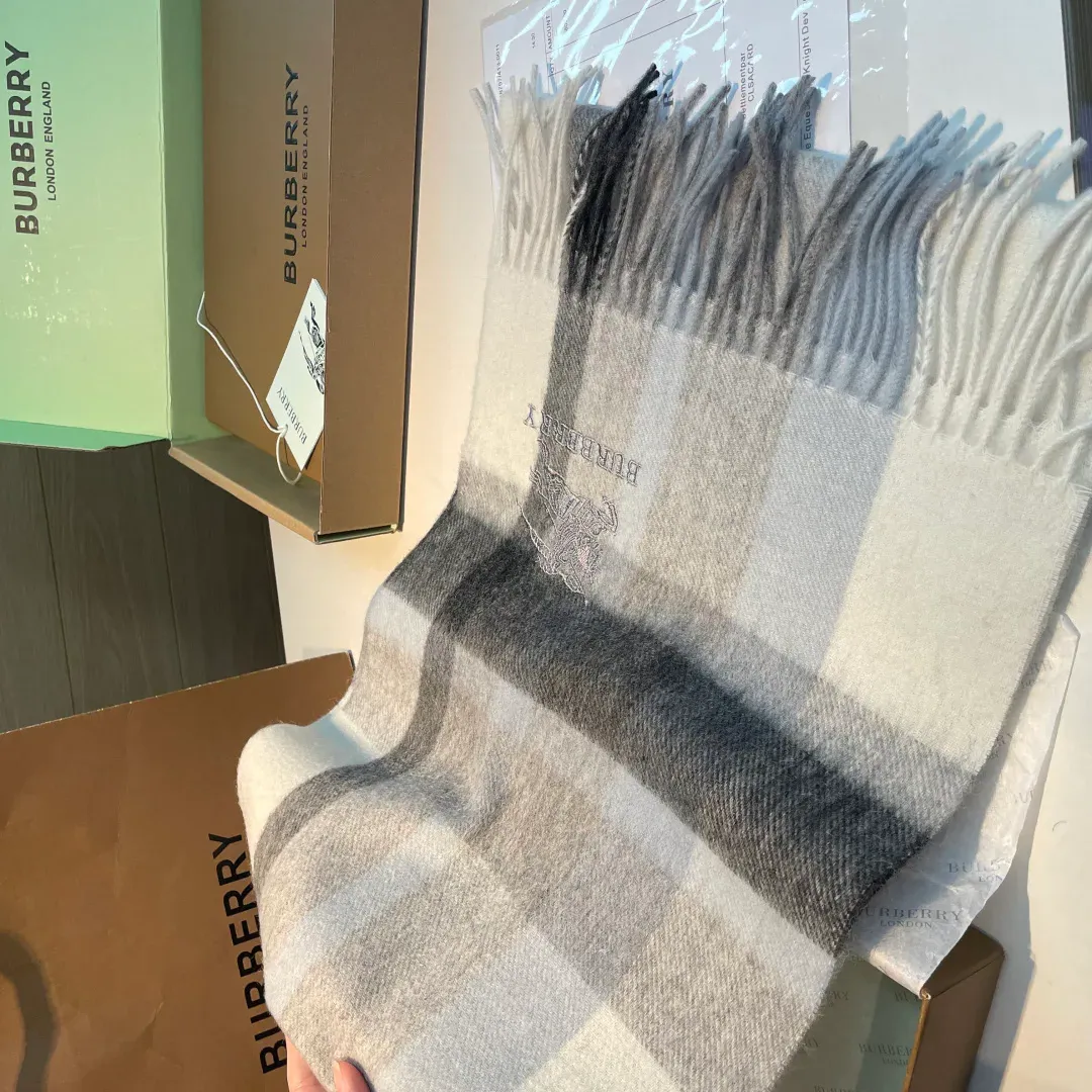 Шарфы Burberry 498283