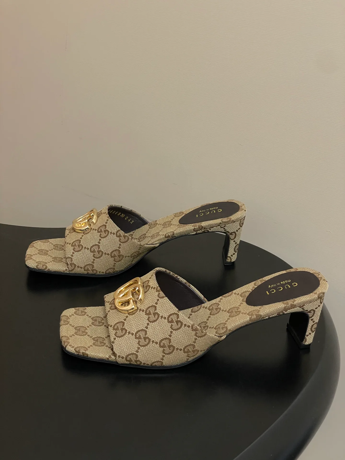 Босоножки Женские Gucci 10395319