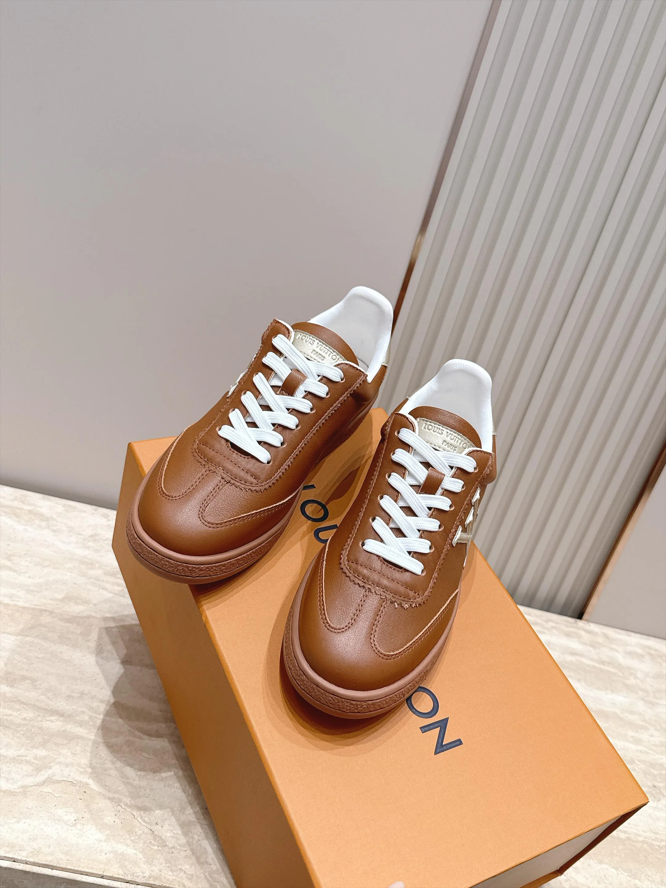 Кроссовки Женские Louis Vuitton 18492489