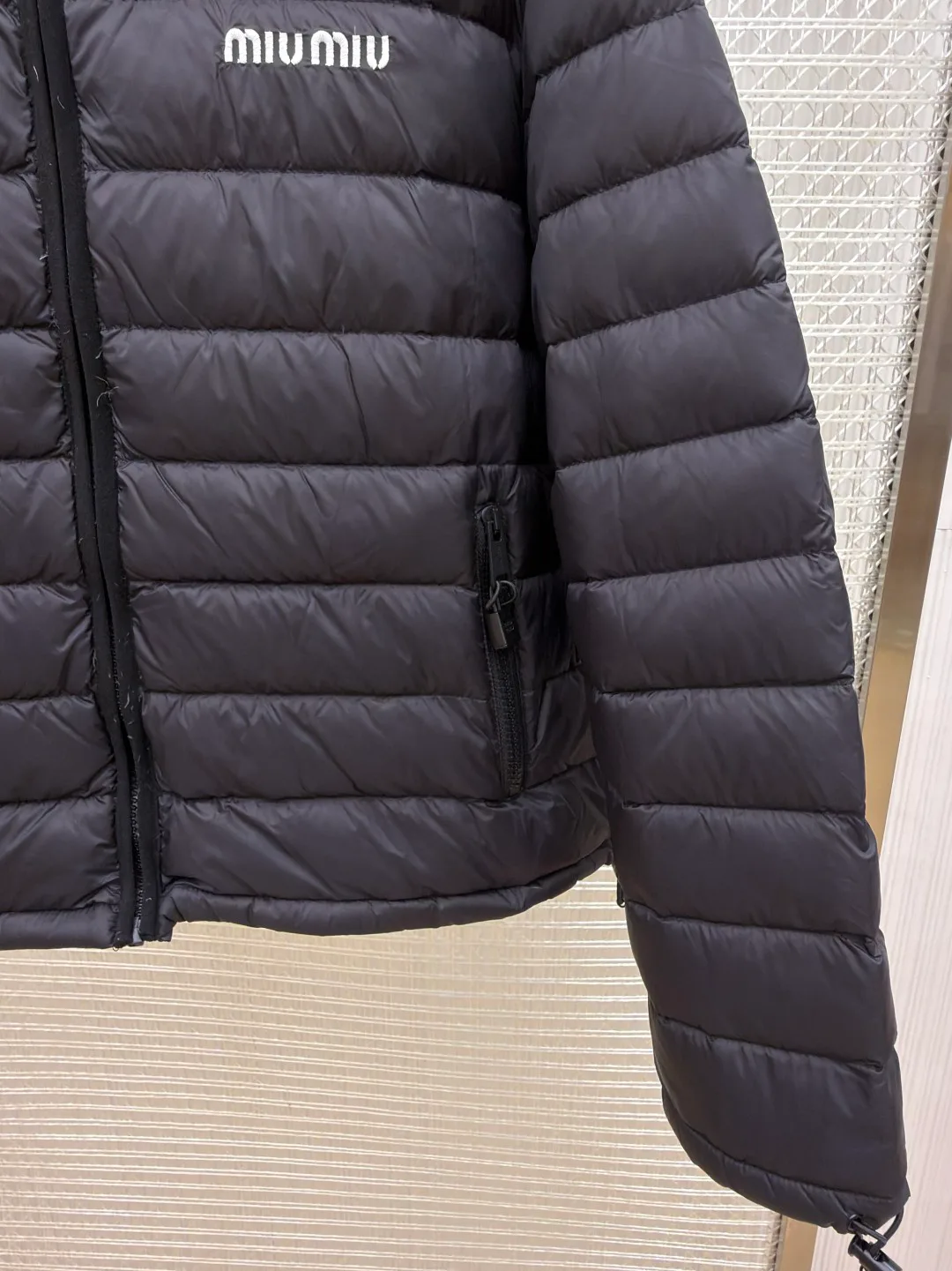 Куртки И Пуховики Женские Miu Miu 18612898