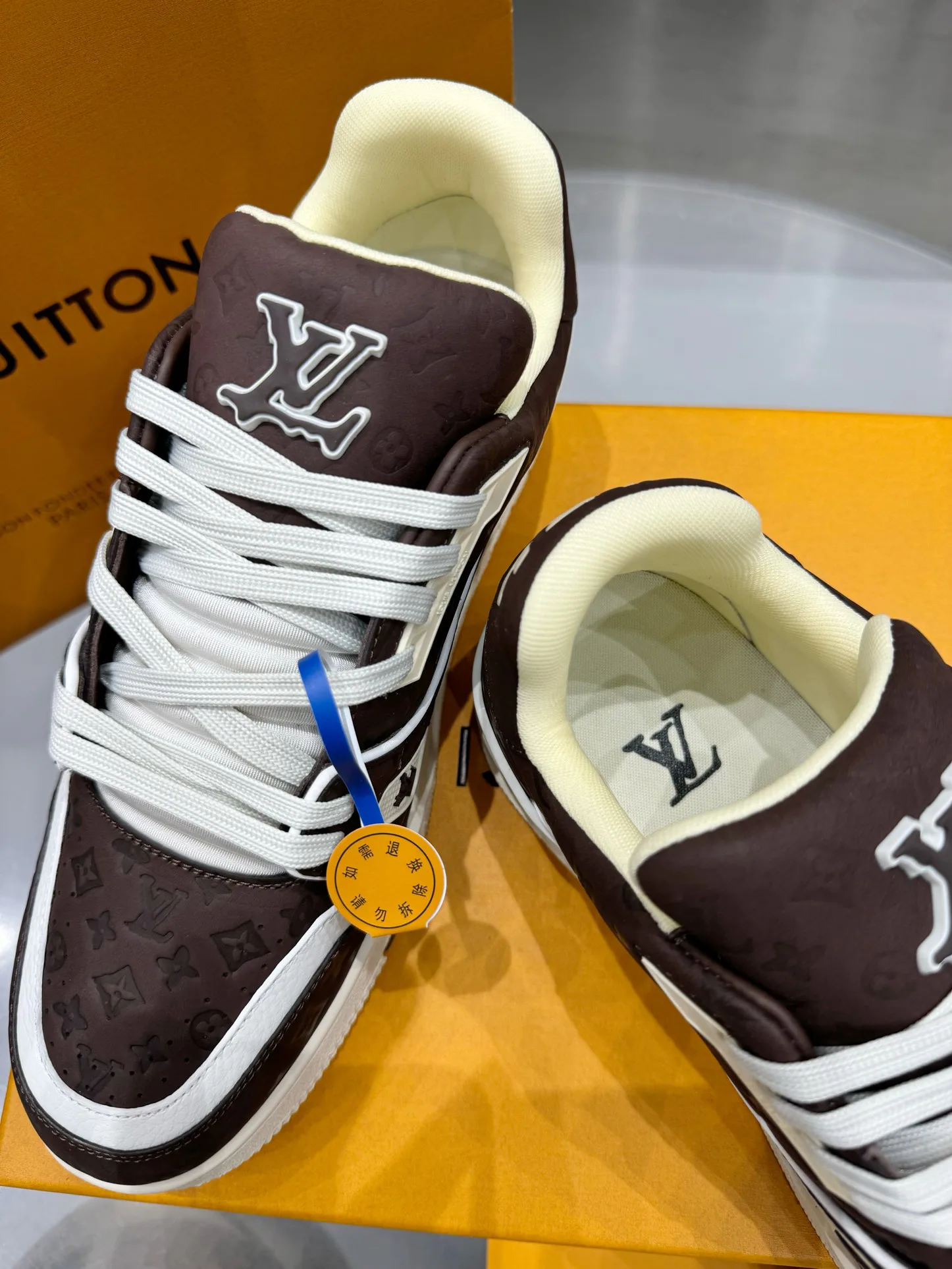 Кроссовки Женские Louis Vuitton 19073371