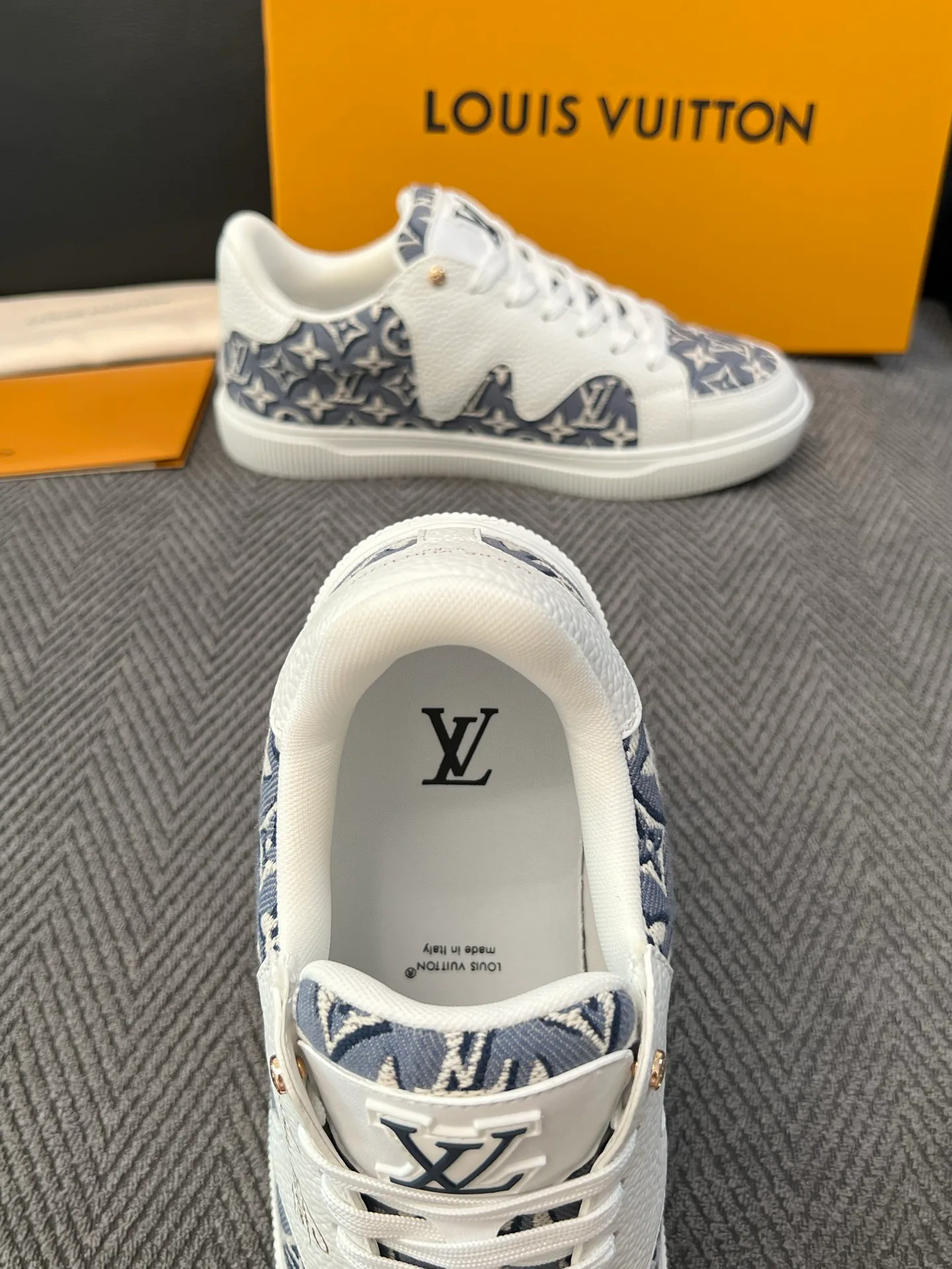 Кроссовки Женские Louis Vuitton 18592288