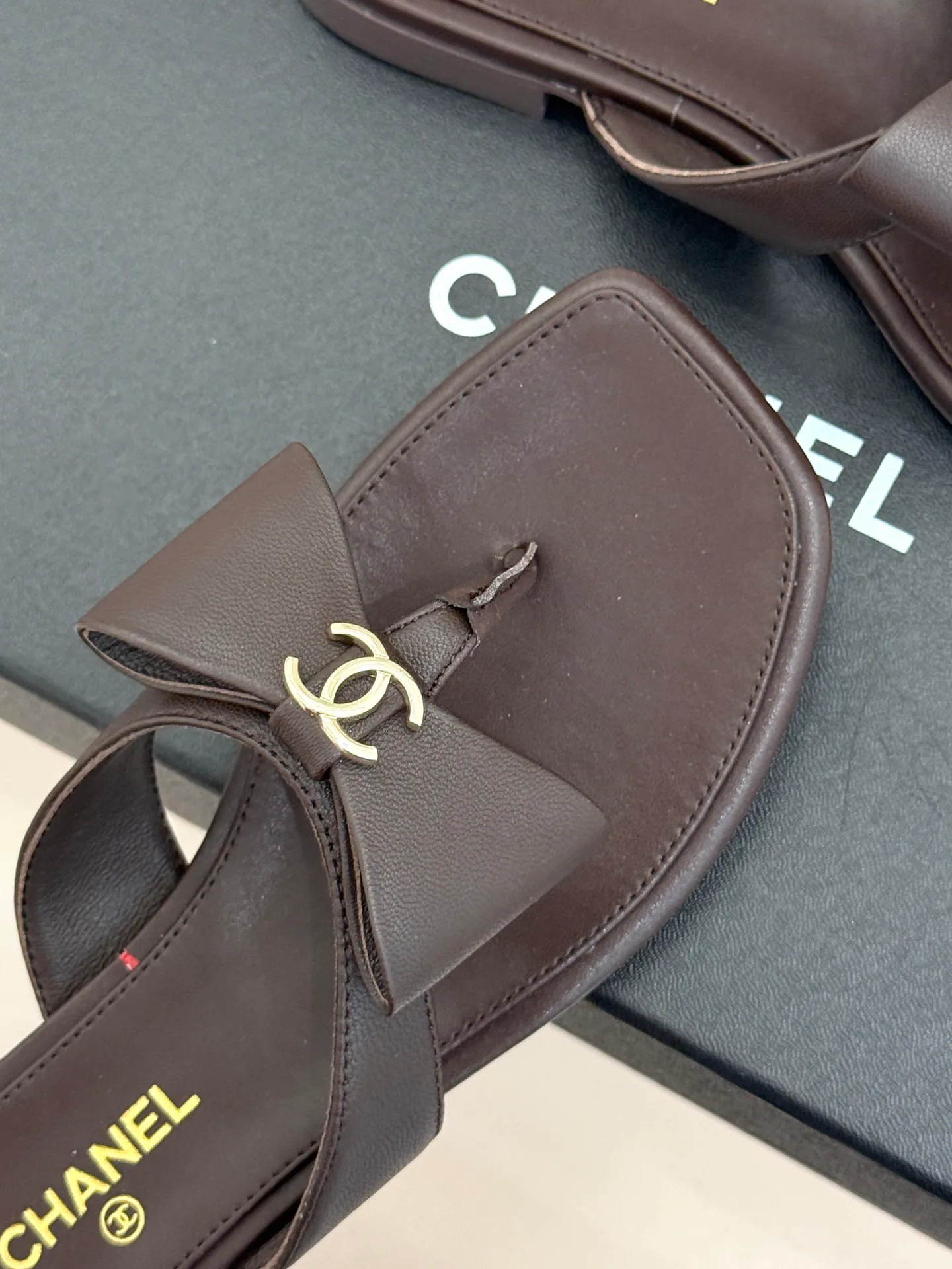 Шлепанцы Женские Chanel 16965744