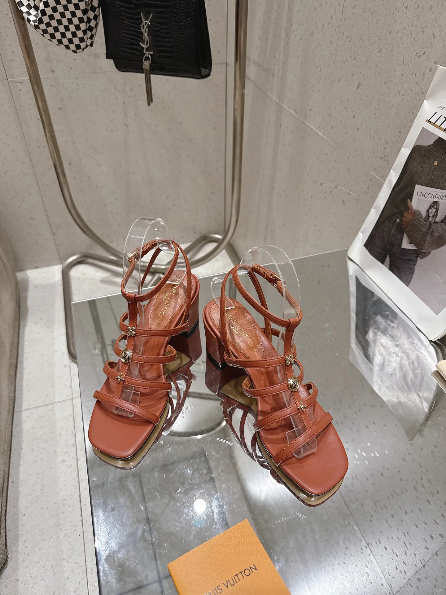 Босоножки Женские Louis Vuitton 17524784