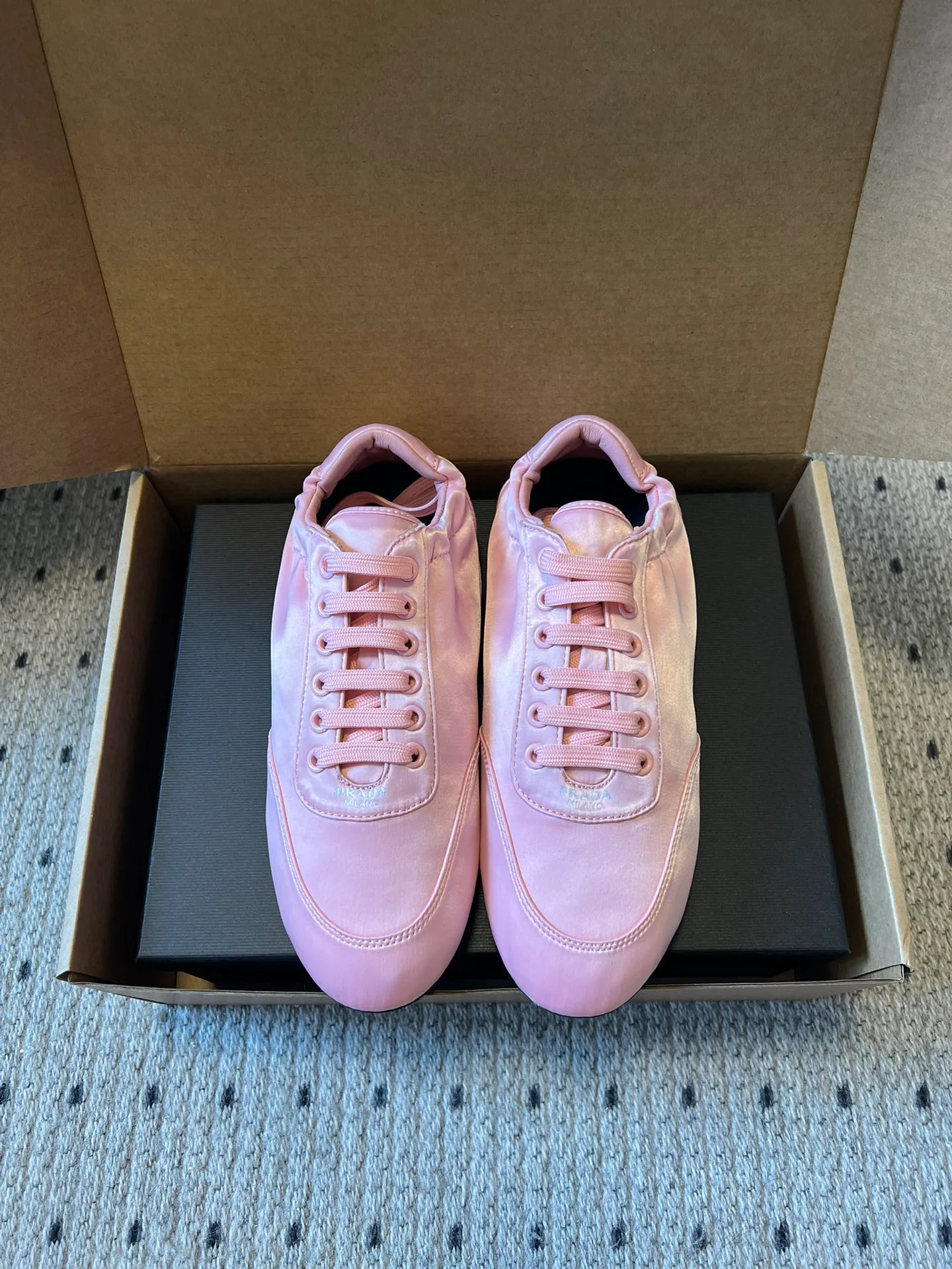 Кроссовки Женские Prada 521369