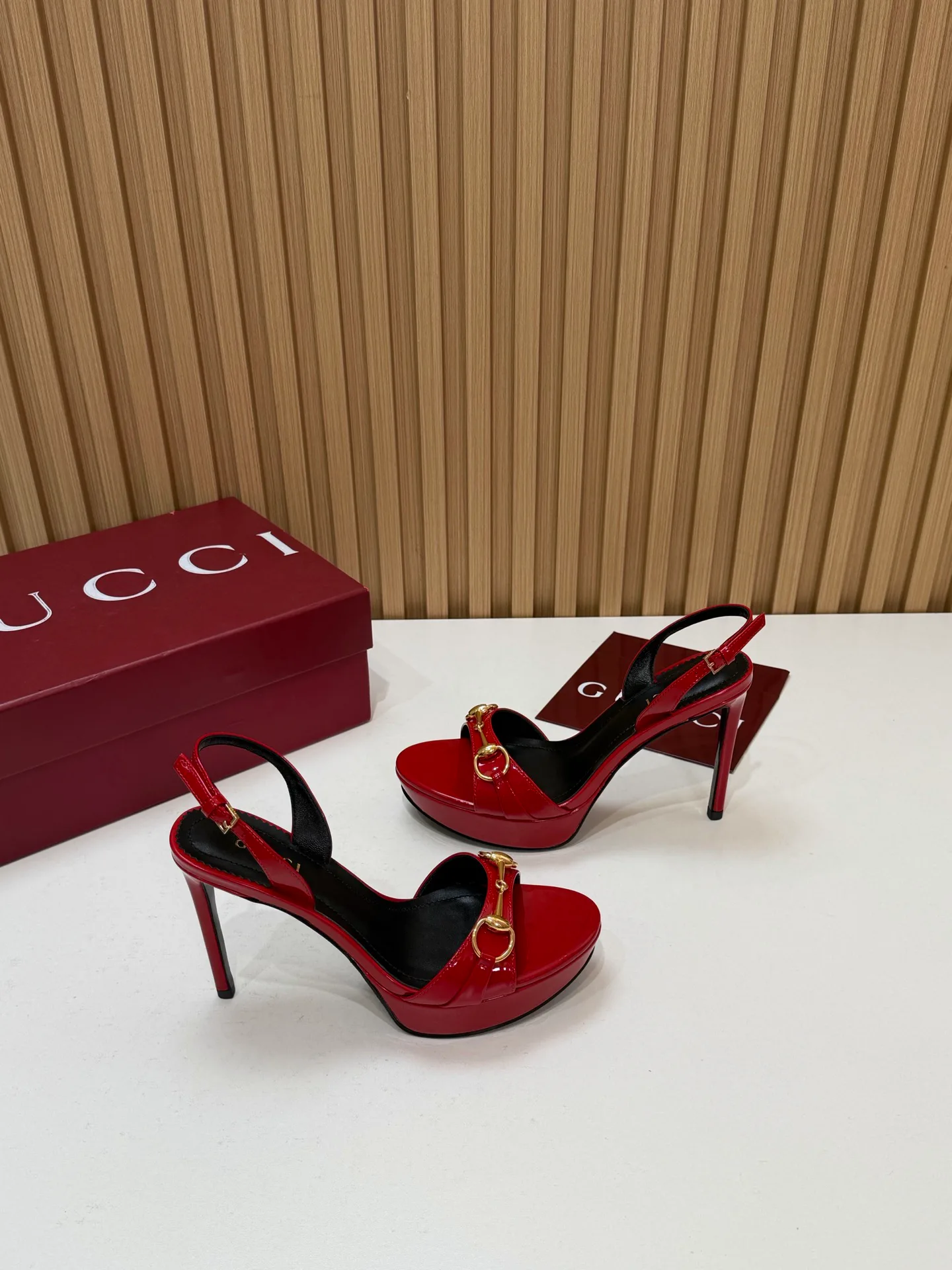 Босоножки Женские Gucci 18396259