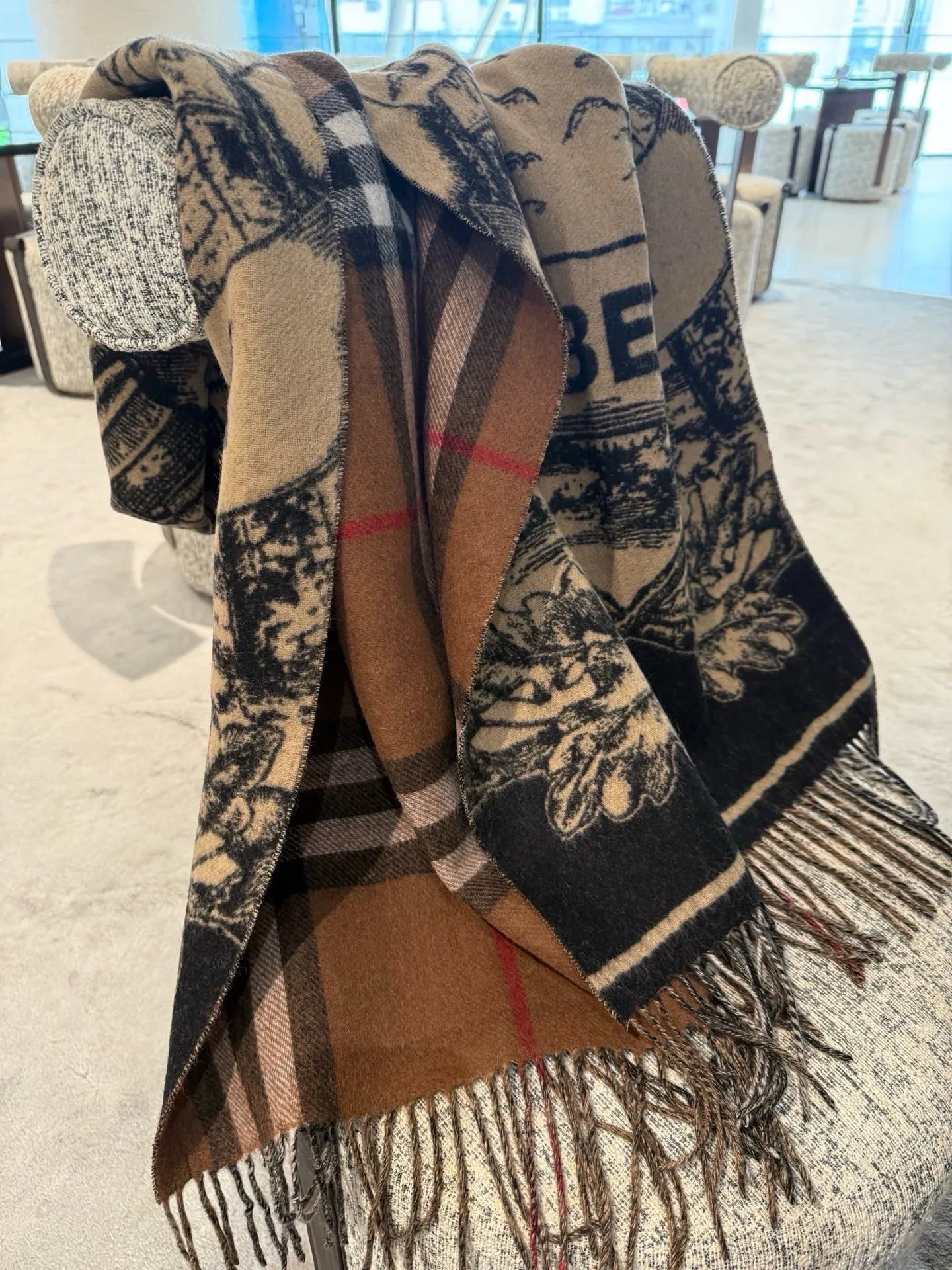 Шарфы Burberry 17448566