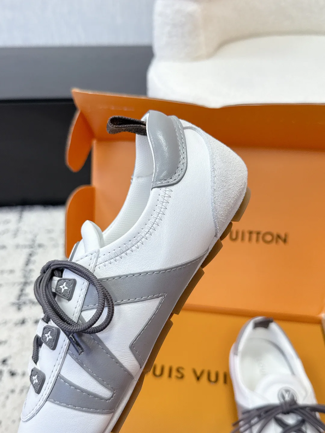 Кроссовки Женские Louis Vuitton 2471103