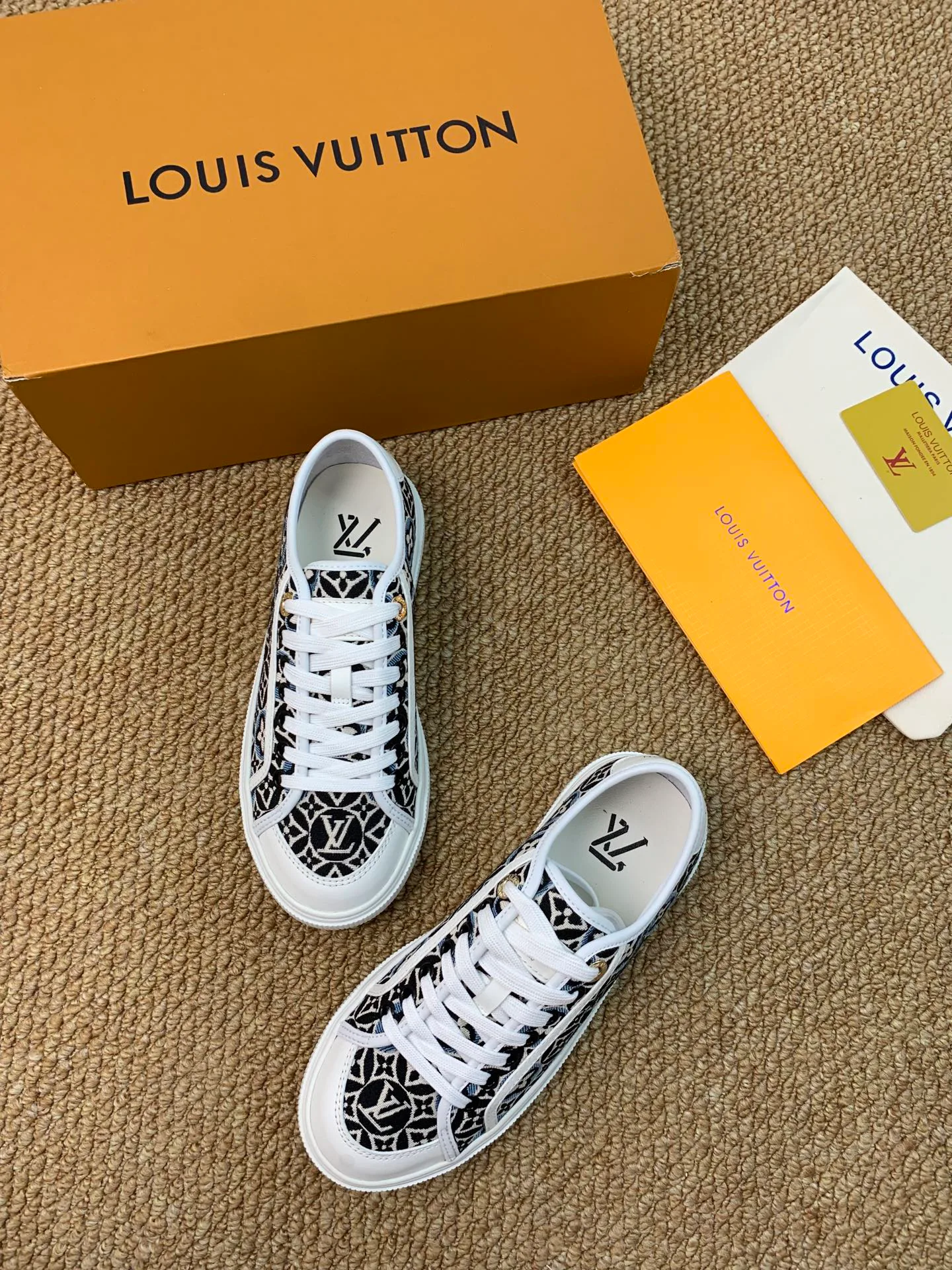 Кроссовки Женские Louis Vuitton 17545199