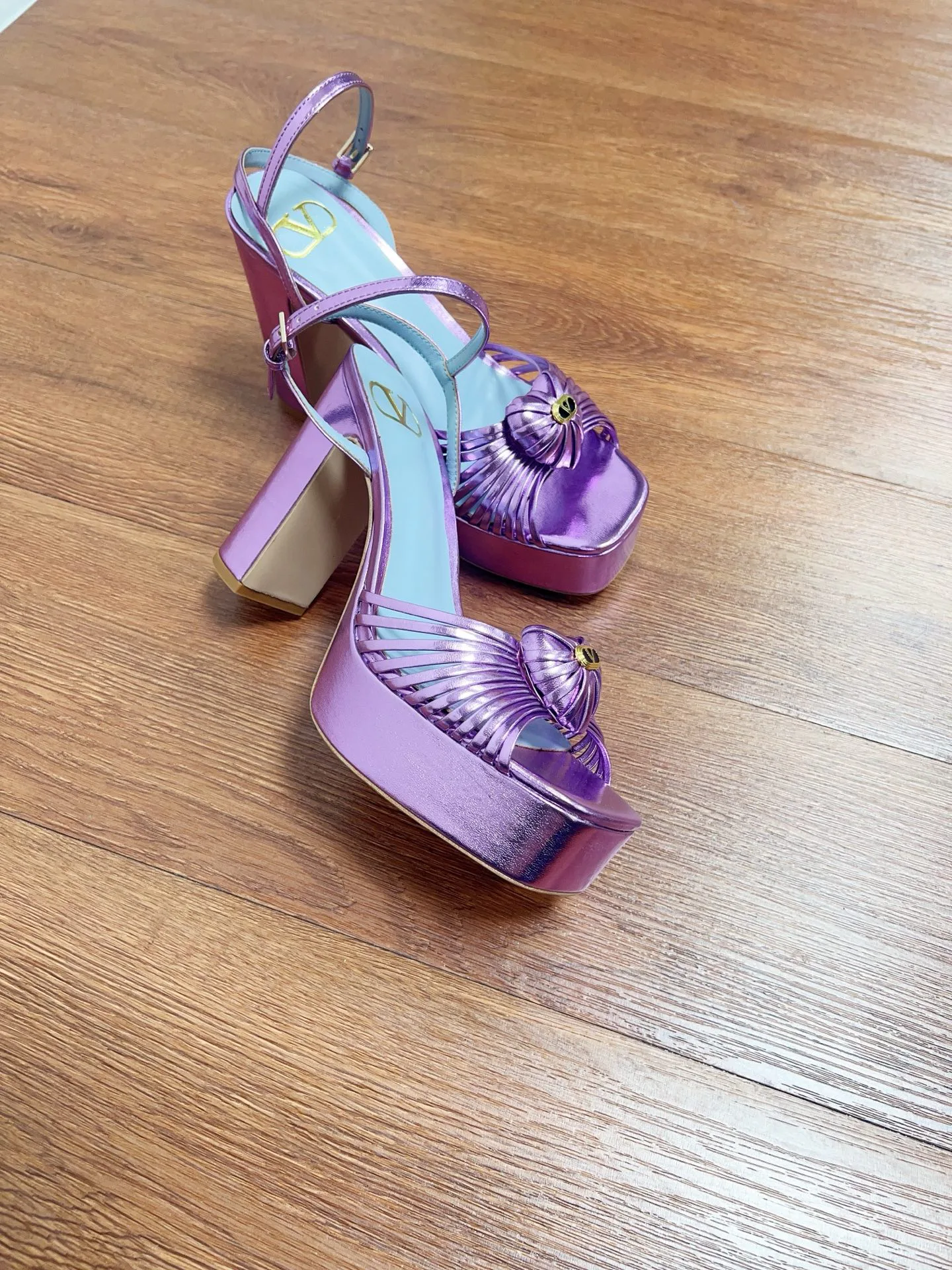 Босоножки Женские Valentino 10994250