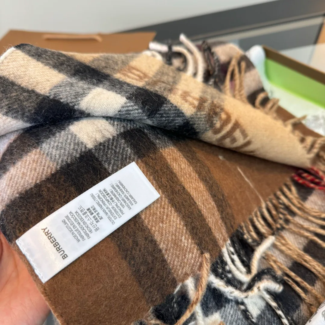 Шарфы Burberry 18627302