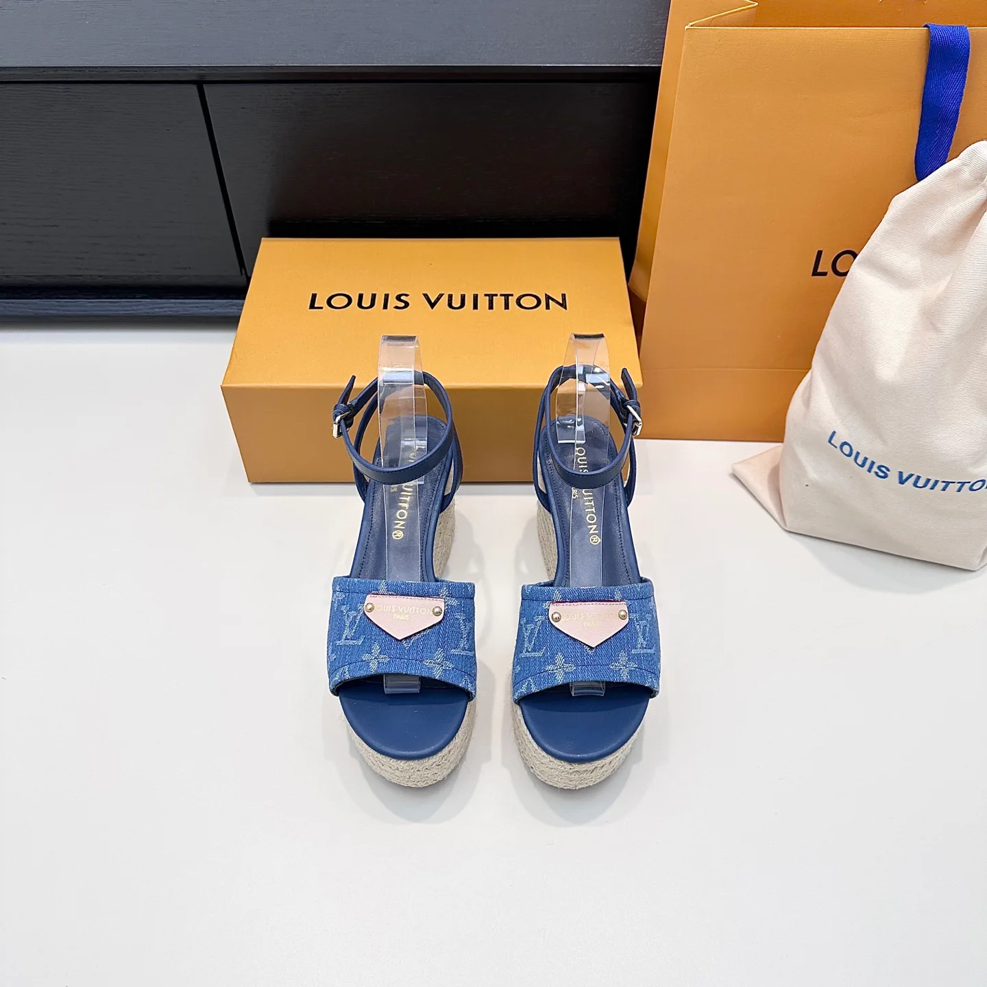 Босоножки Женские Louis Vuitton 11566077