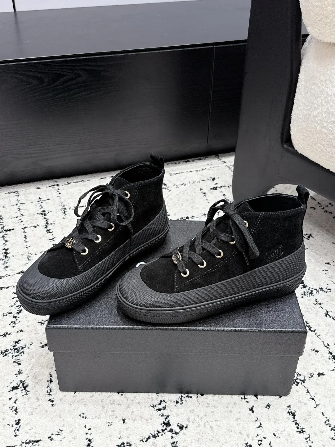 Кроссовки Женские Chanel 18505527