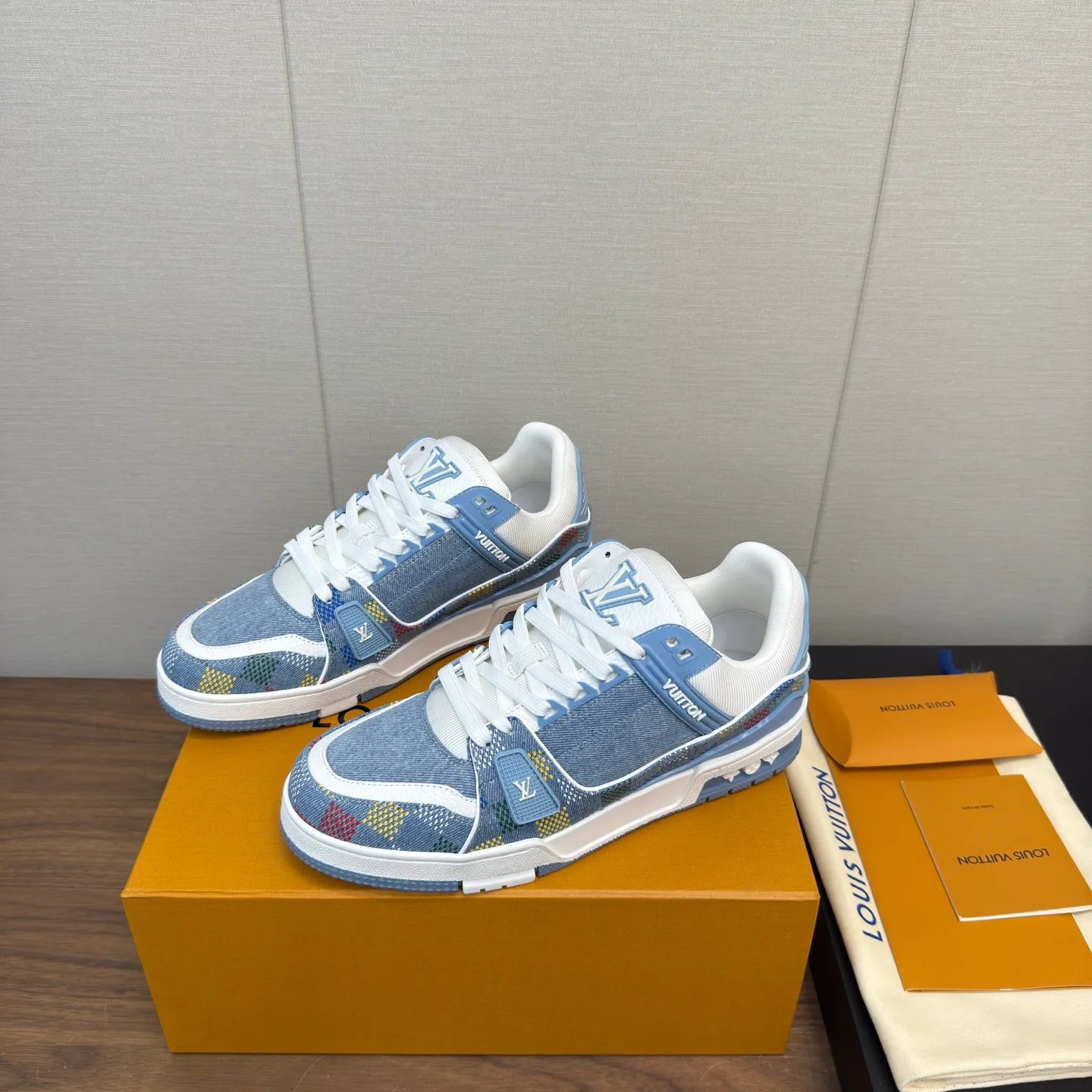 Кроссовки Женские Louis Vuitton 4318171