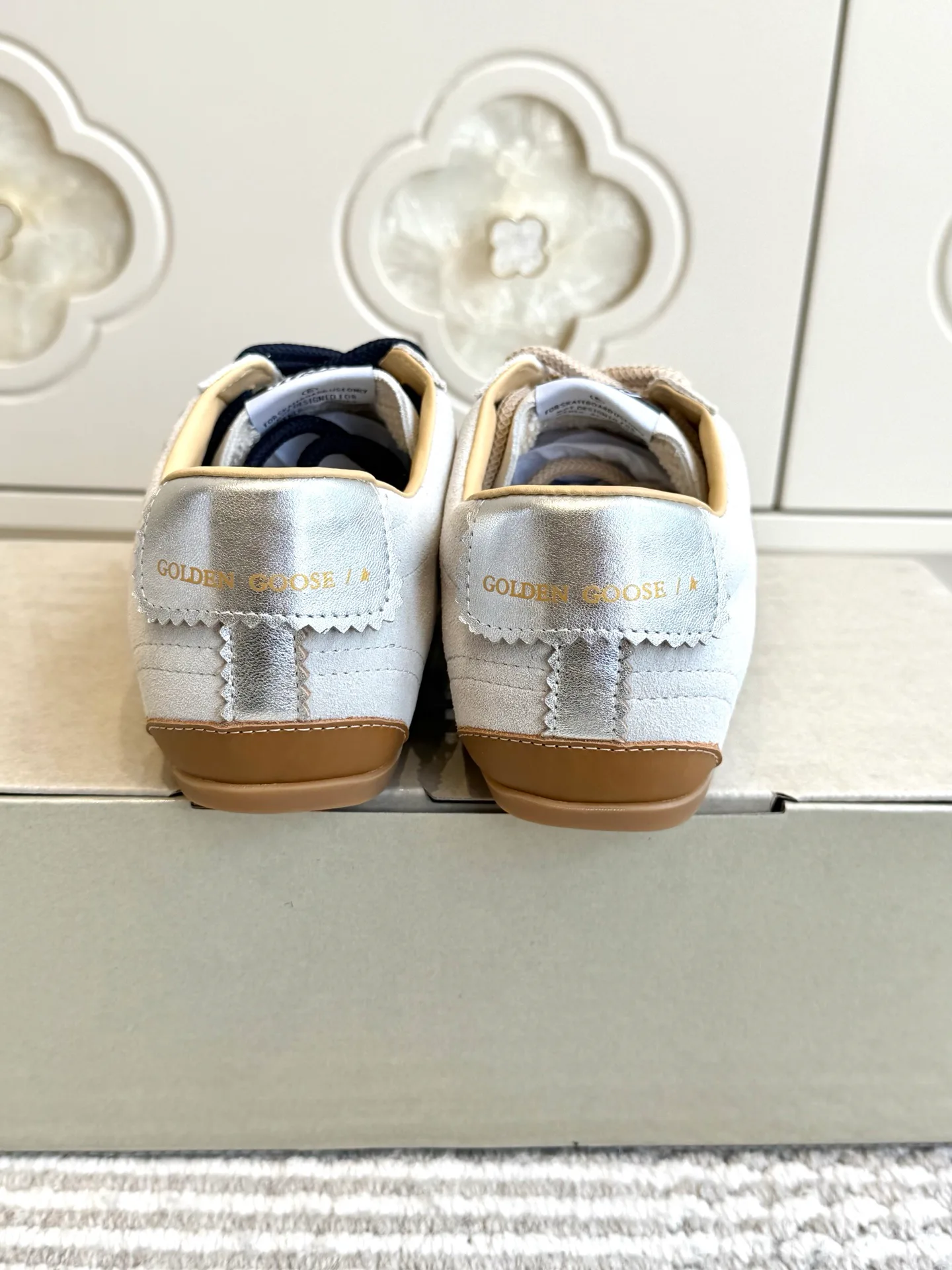 Кроссовки Женские Golden Goose 18360511