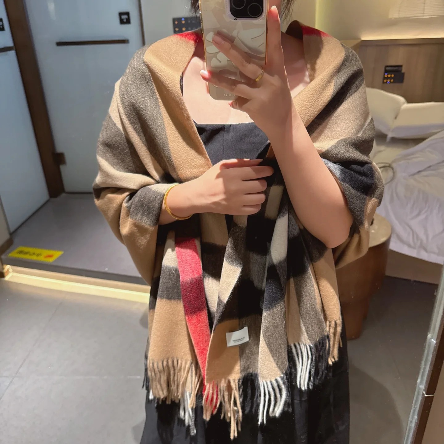 Шарфы Burberry 638036