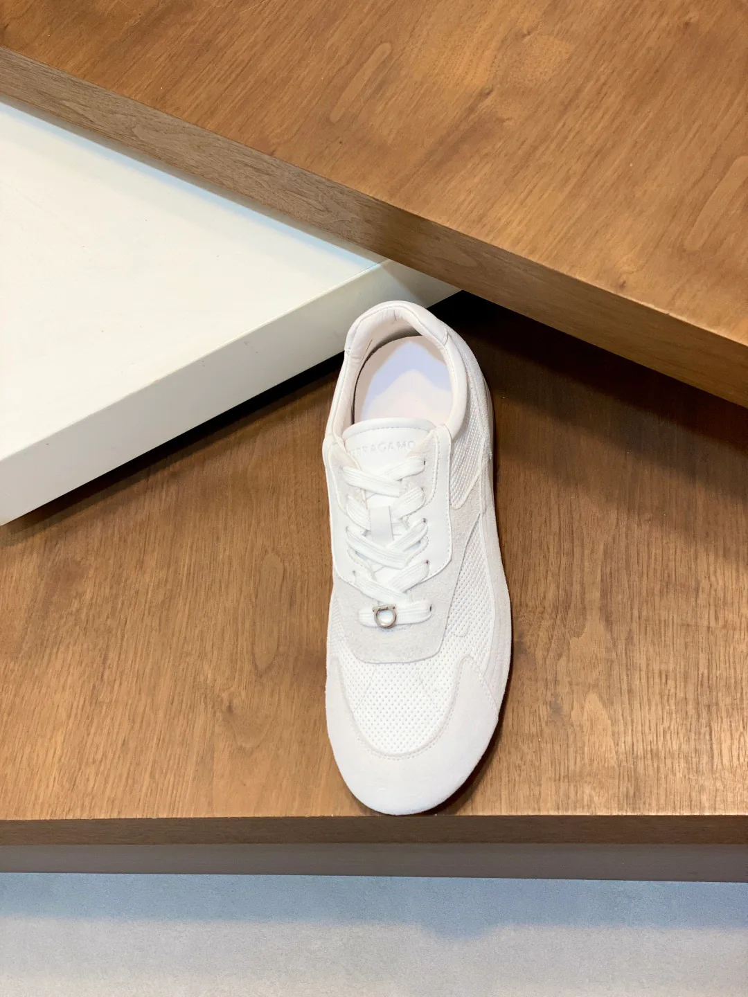 Кроссовки Мужские Salvatore Ferragamo 18274574