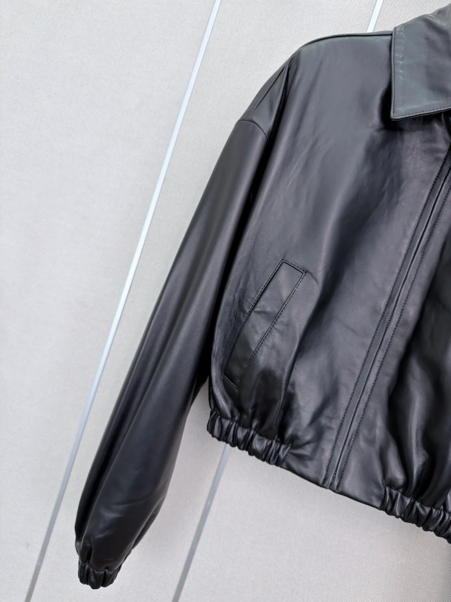 Кожаные Куртки И Дублёнки Женские Prada 18173056