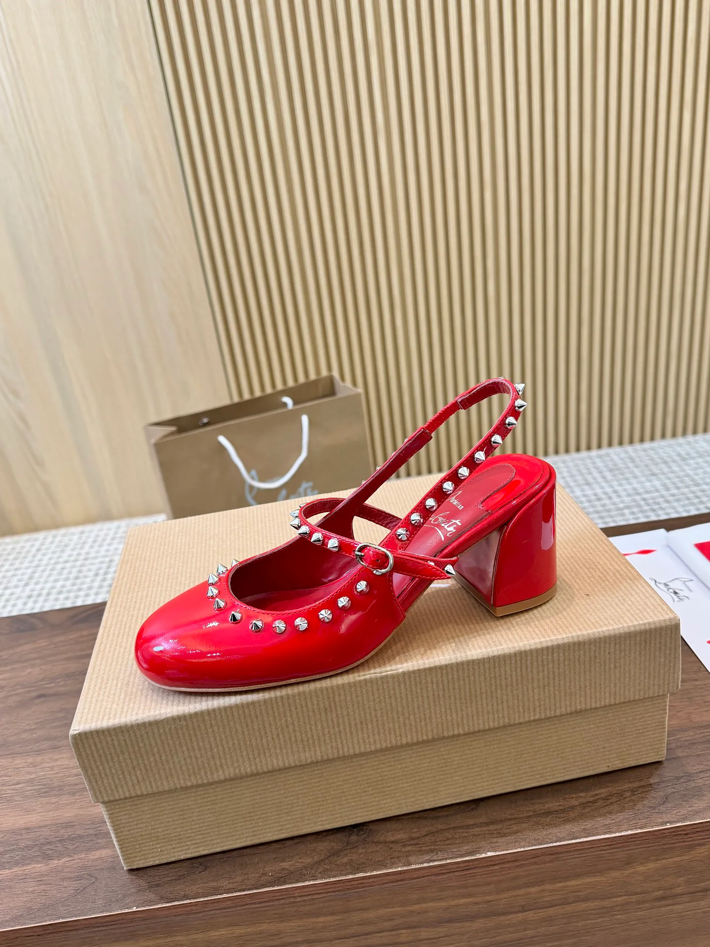 Туфли Женские Christian Louboutin 9737254