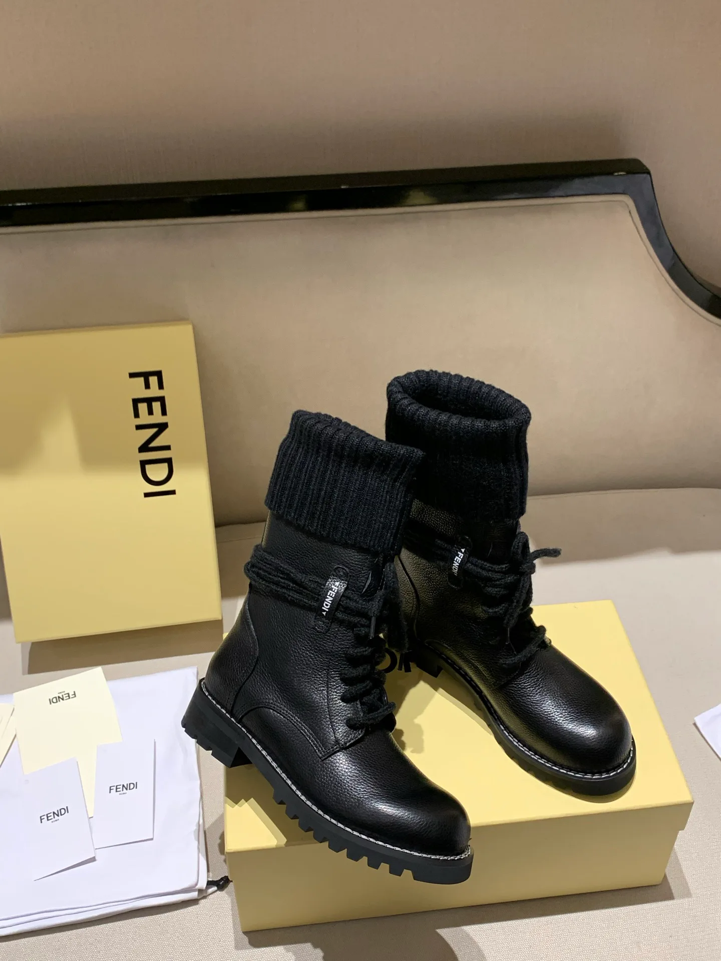 Ботинки Женские Fendi 19609610