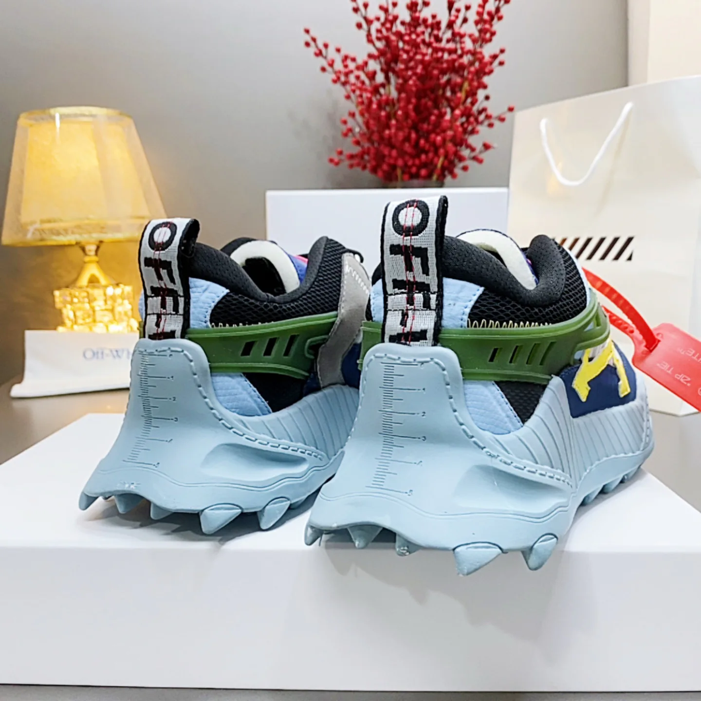 Кроссовки Женские Off-White 17530542