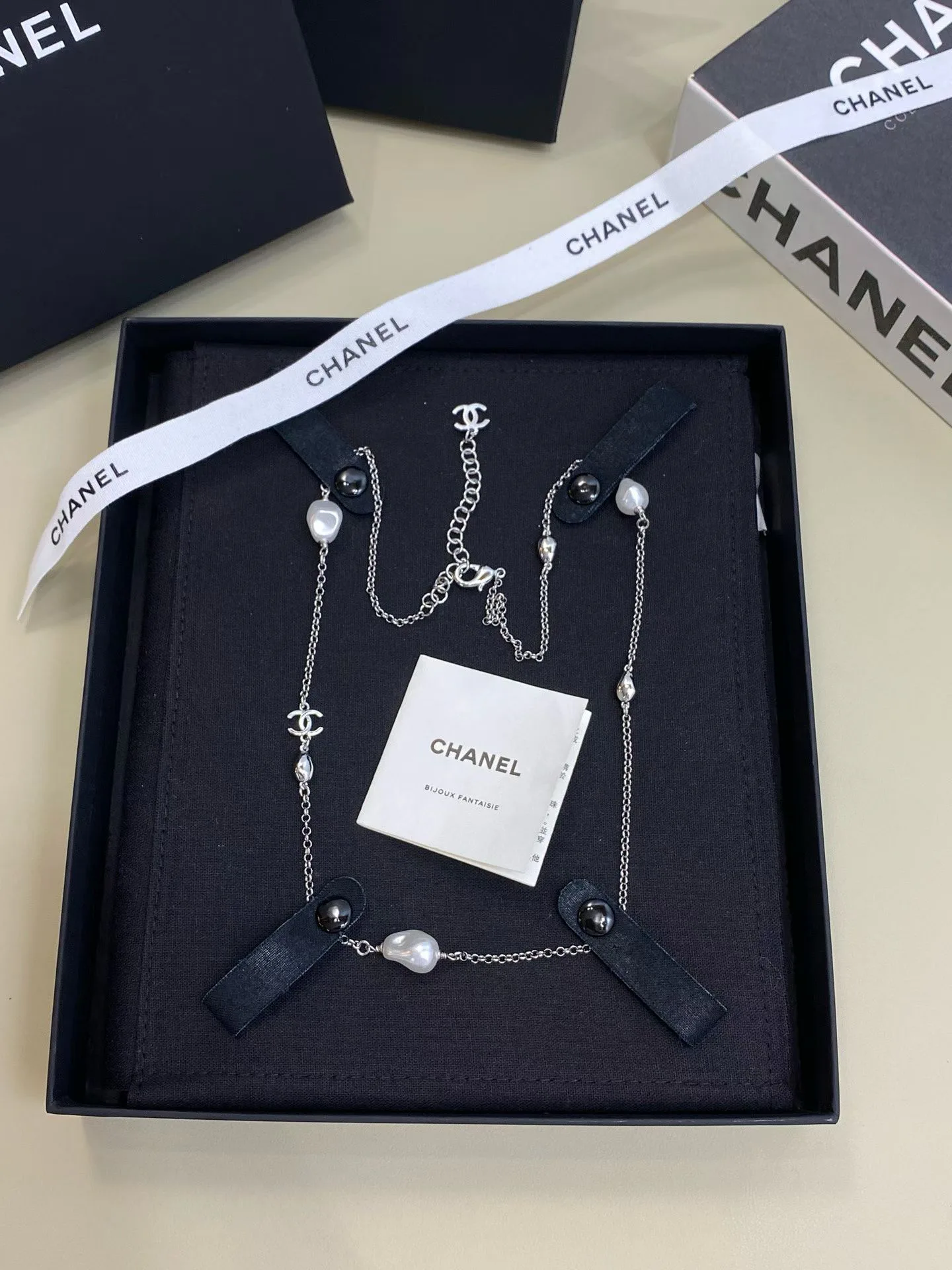 Бижутерия Chanel 18351216