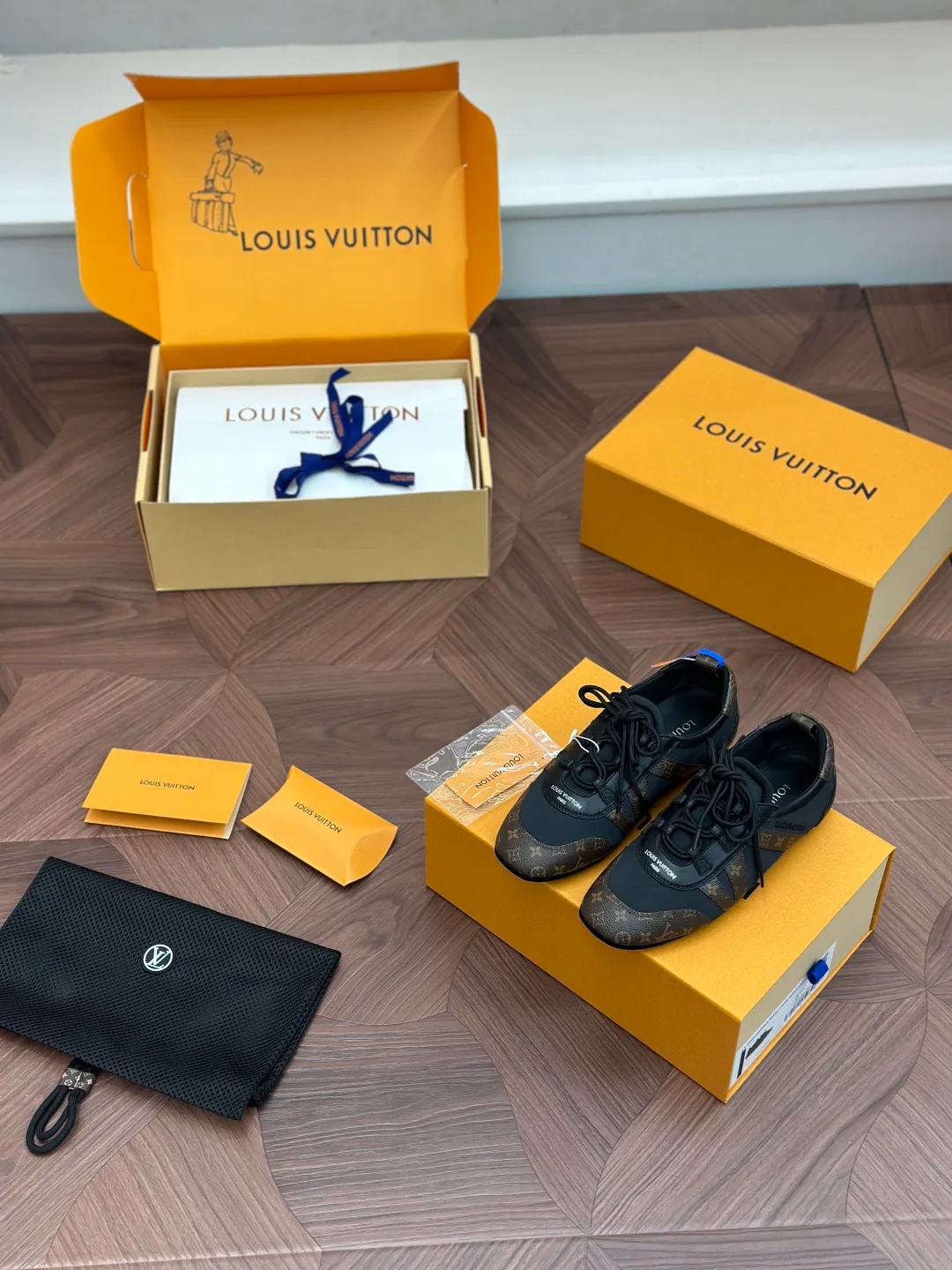 Кроссовки Женские Louis Vuitton 19480033