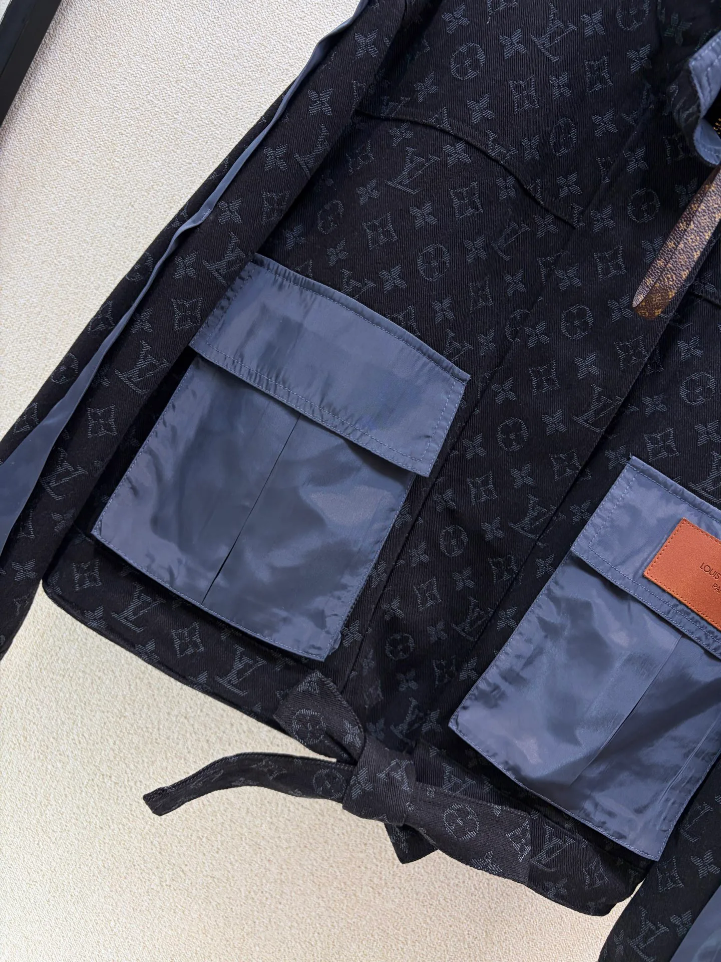 Куртки И Пуховики Женские Louis Vuitton 18408056