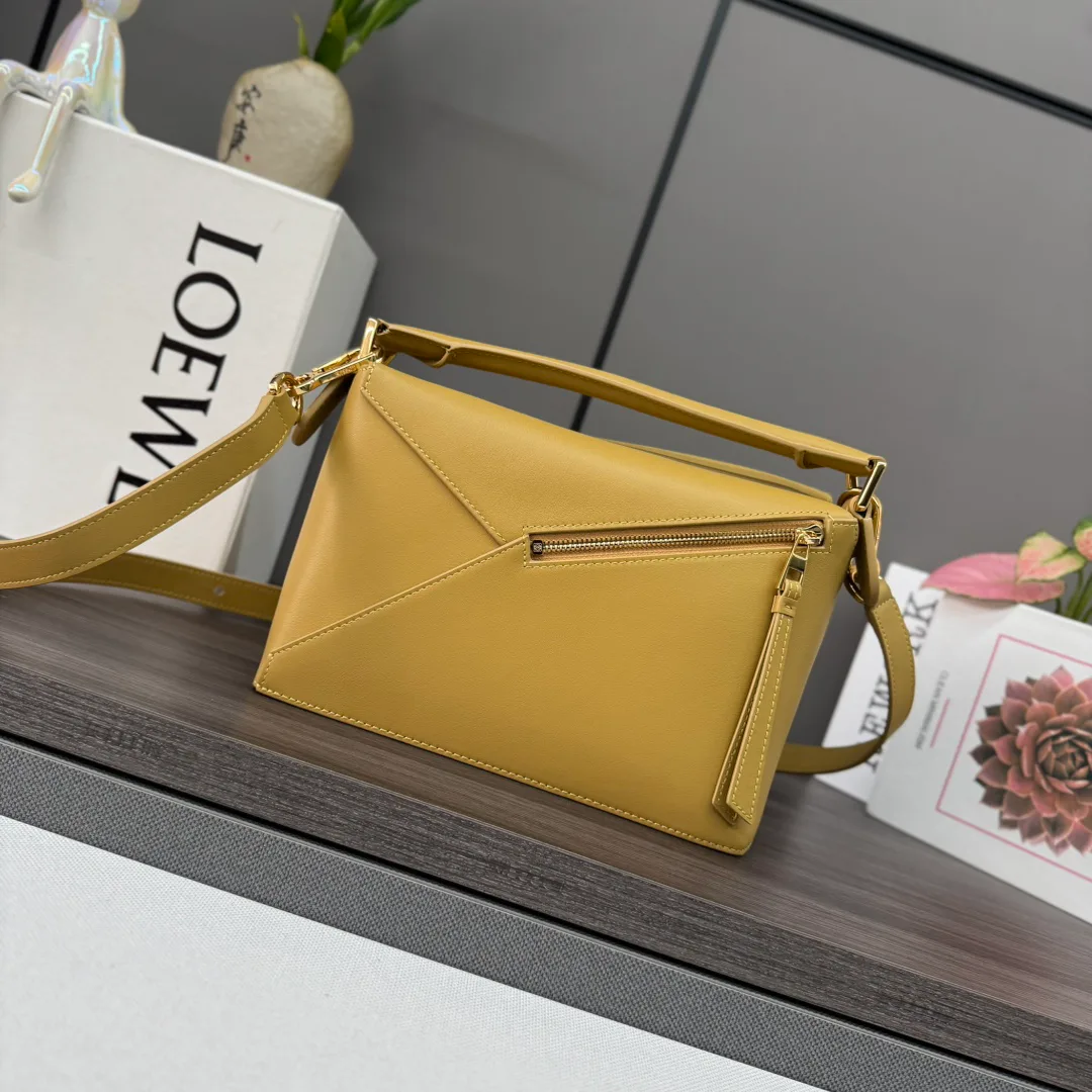 Классические Сумки Женские Loewe 11674669