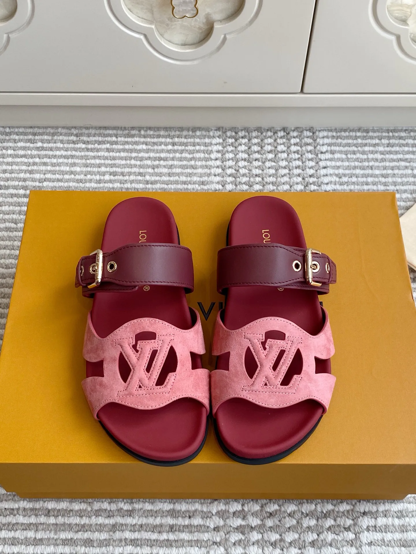 Шлепанцы Женские Louis Vuitton 17572155
