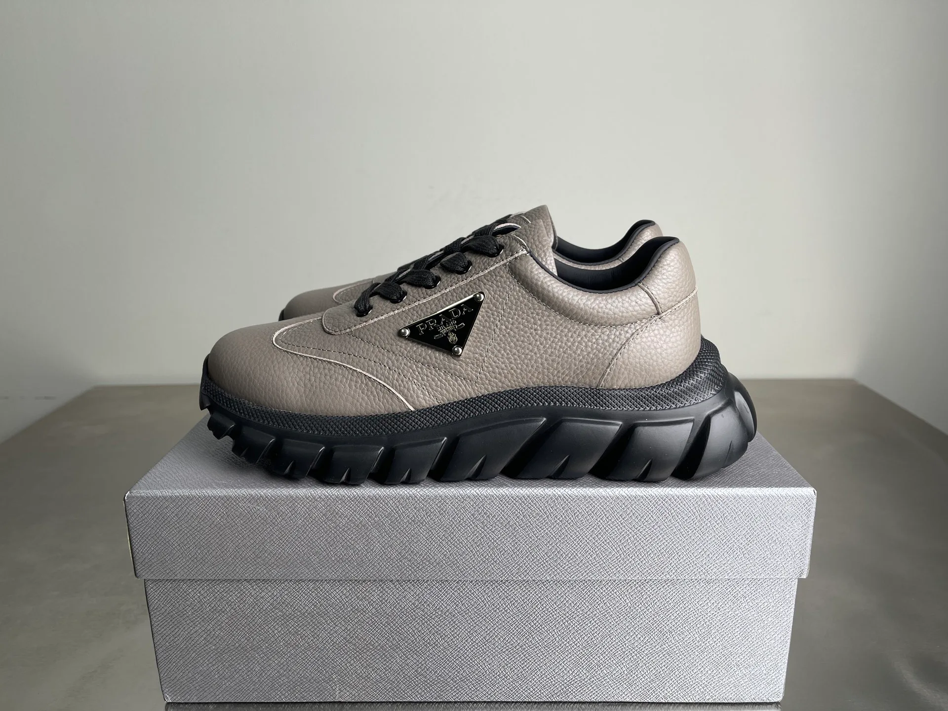 Кроссовки Мужские Prada 5058293