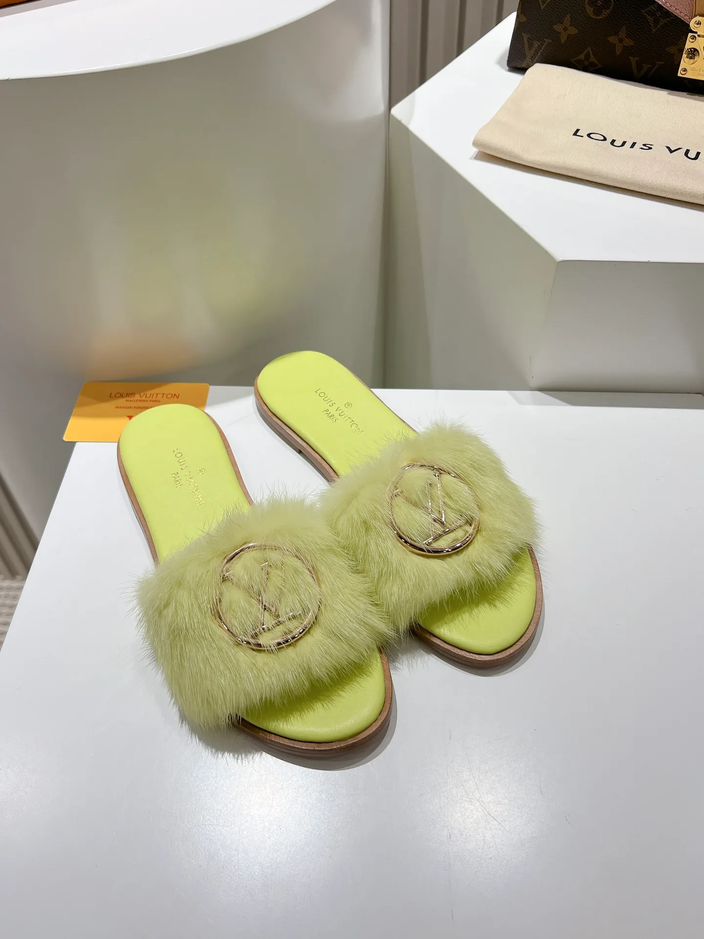 Шлепанцы Женские Louis Vuitton 11190739