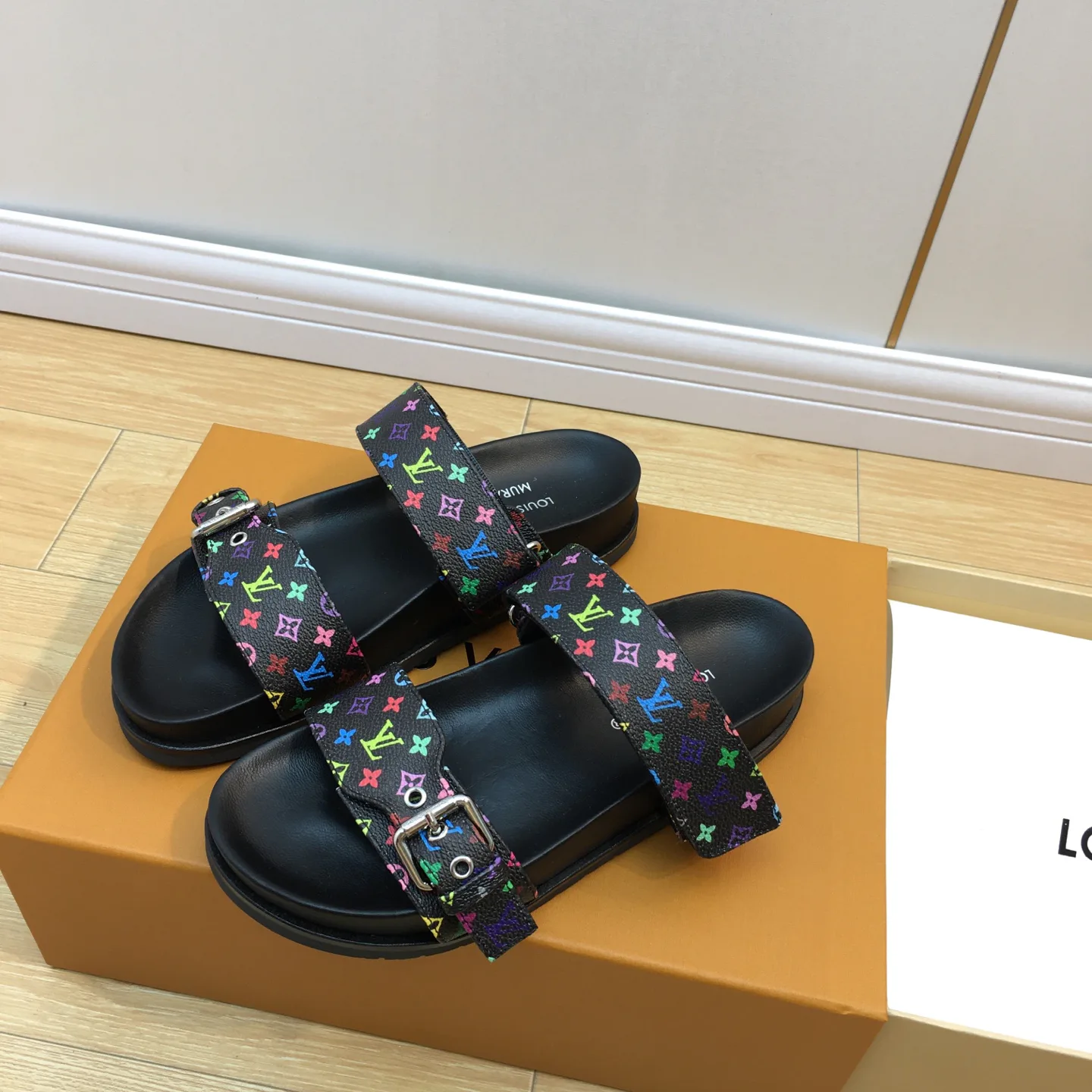 Шлепанцы Женские Louis Vuitton 30703