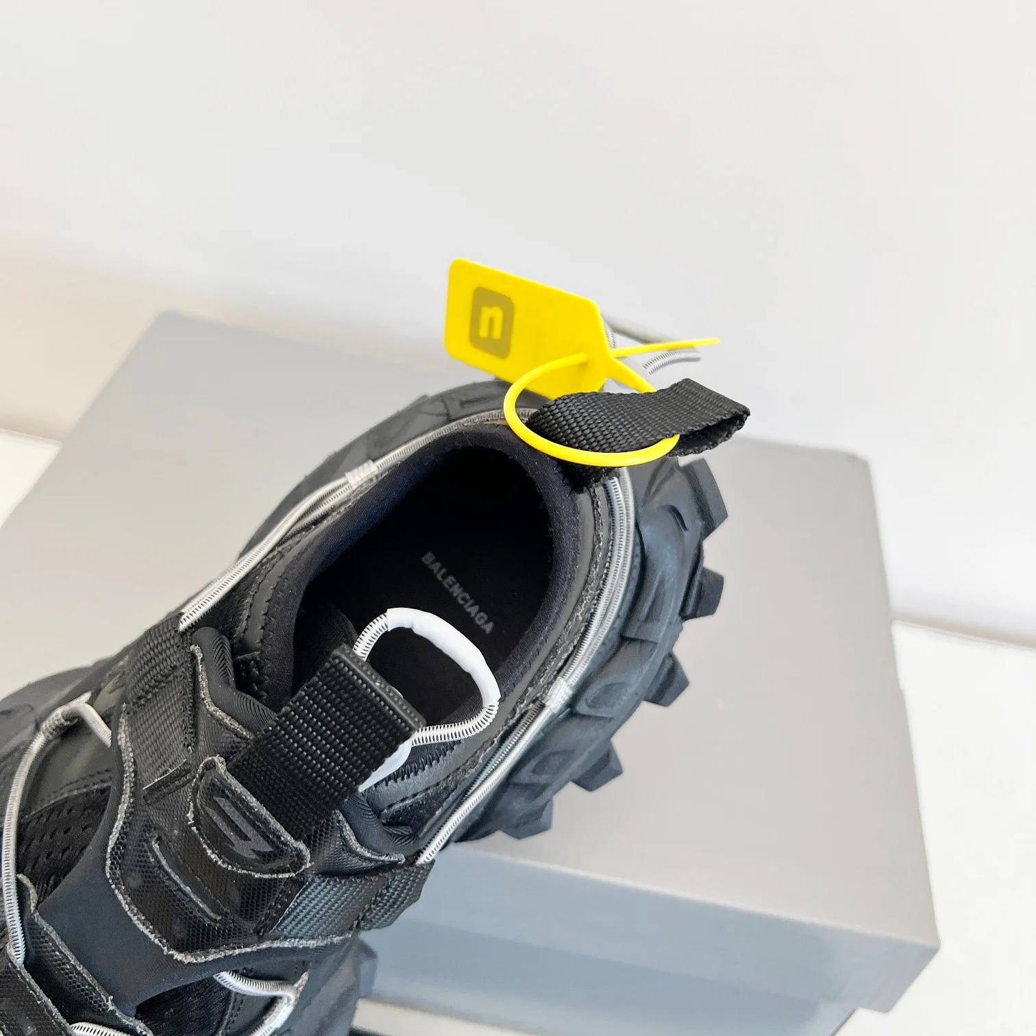 Кроссовки Женские Balenciaga 6428091