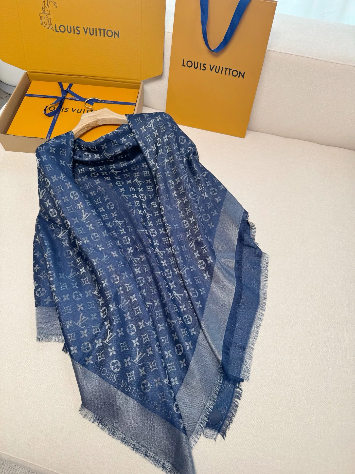 Шарфы Louis Vuitton 437764