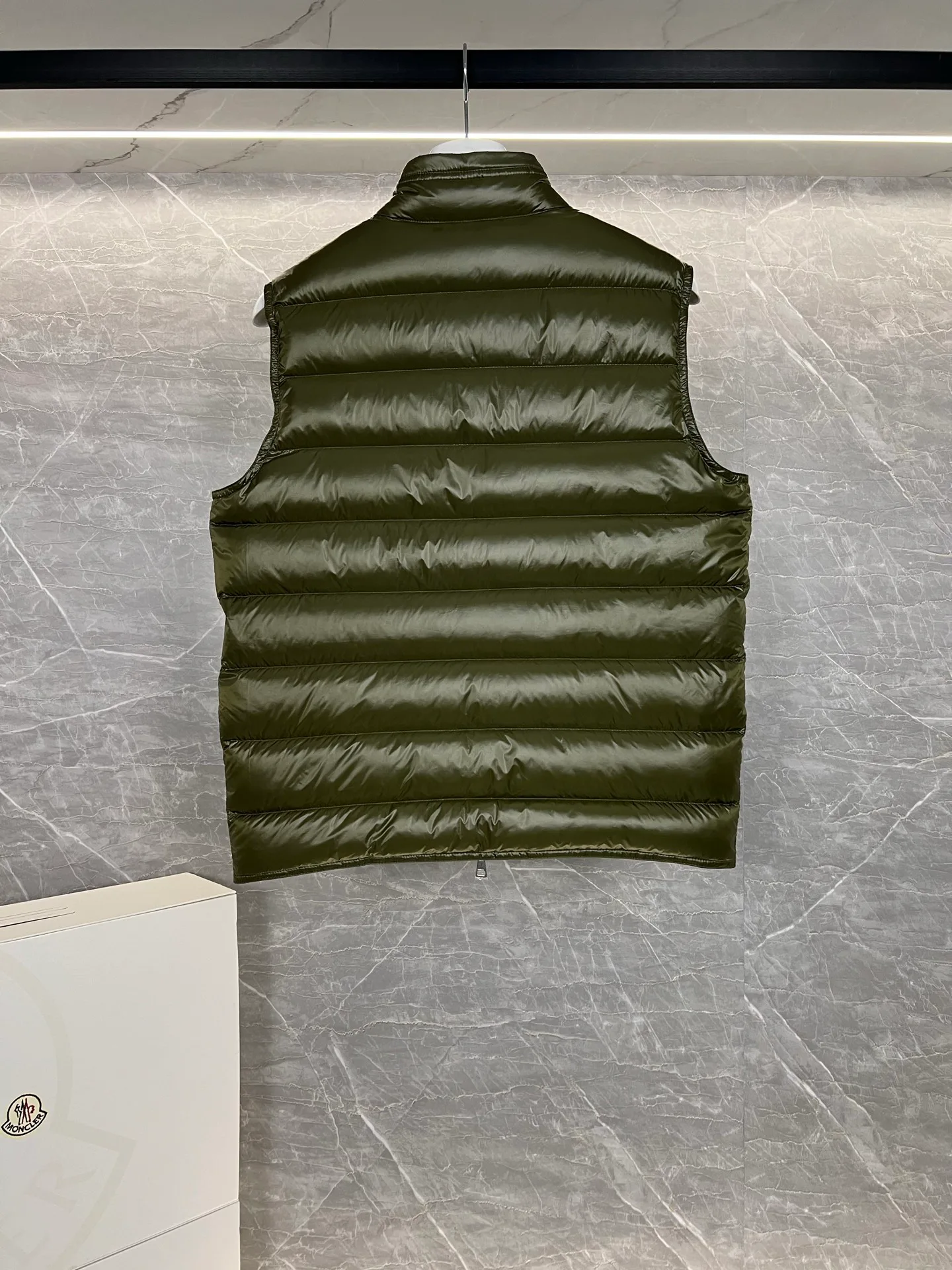 Жилеты Женские Moncler 18111329
