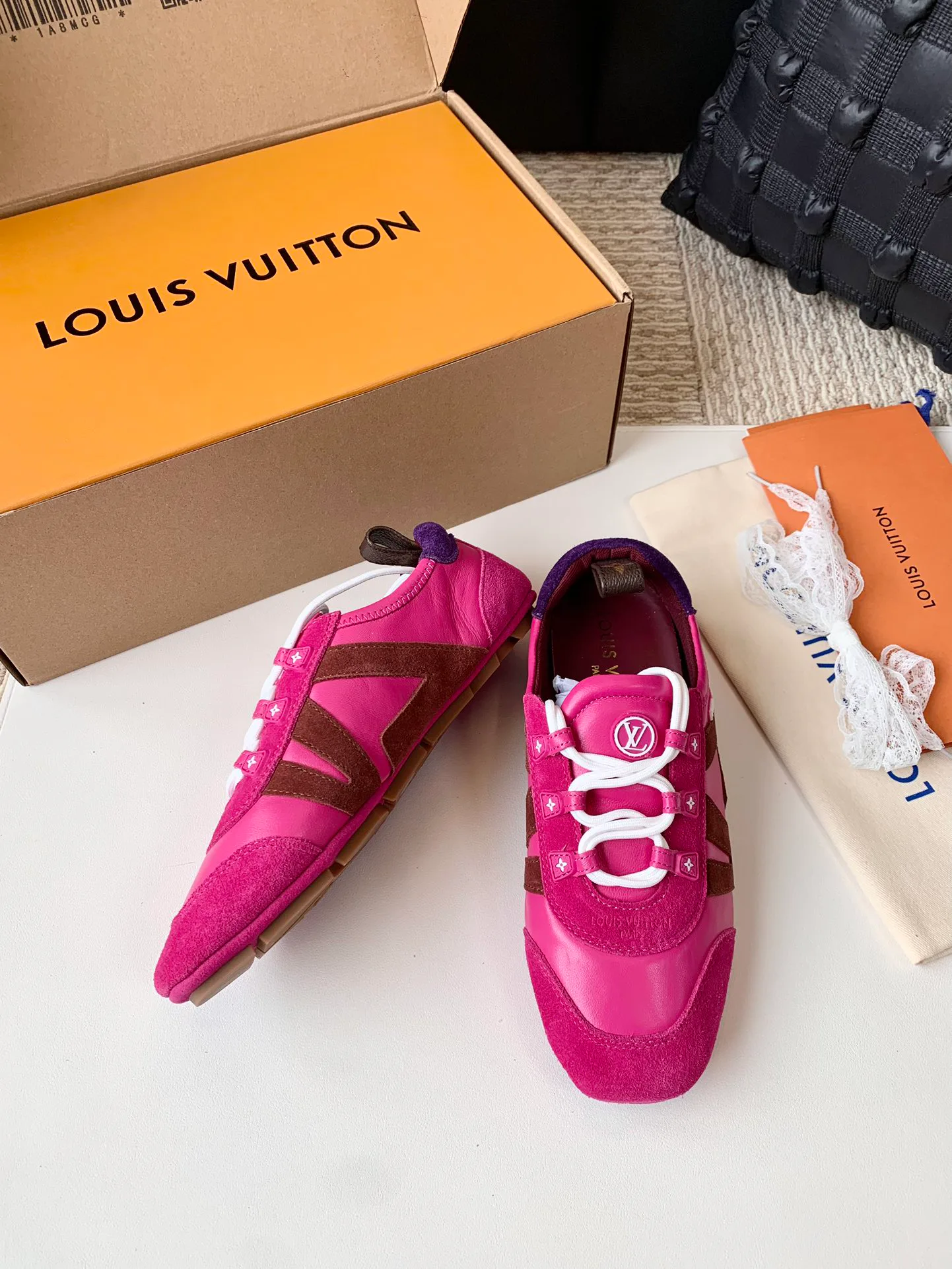 Кроссовки Женские Louis Vuitton 17753810
